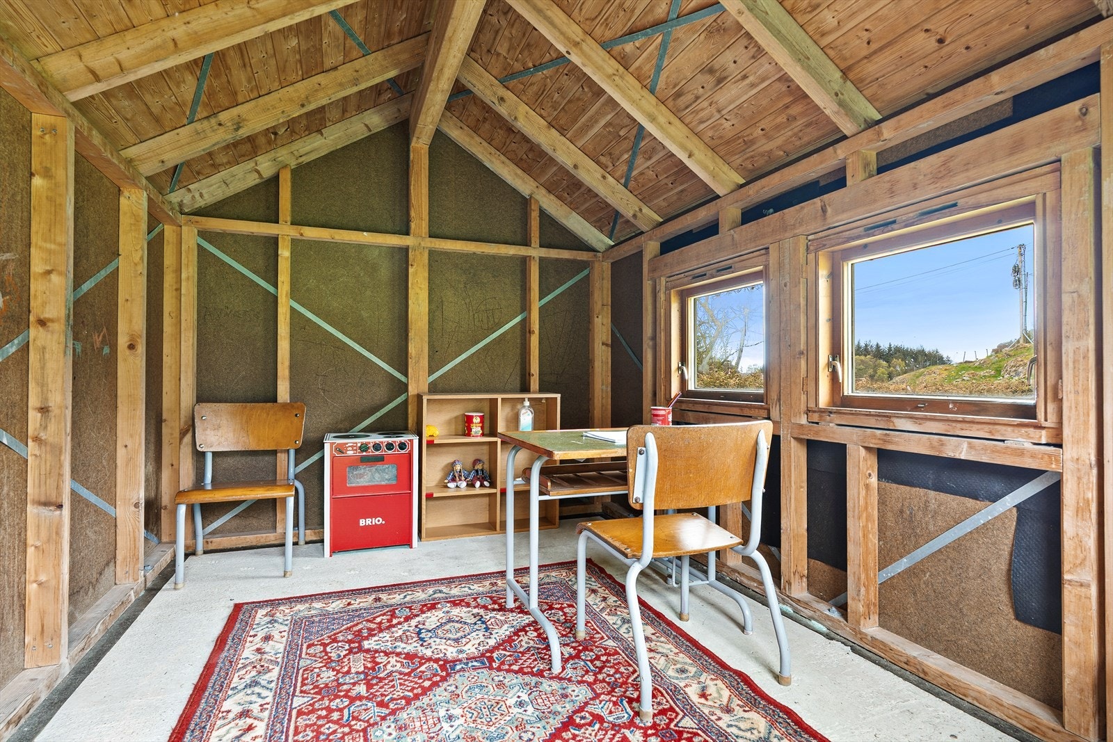 Innvendig fra lekehytten. Galleribilde