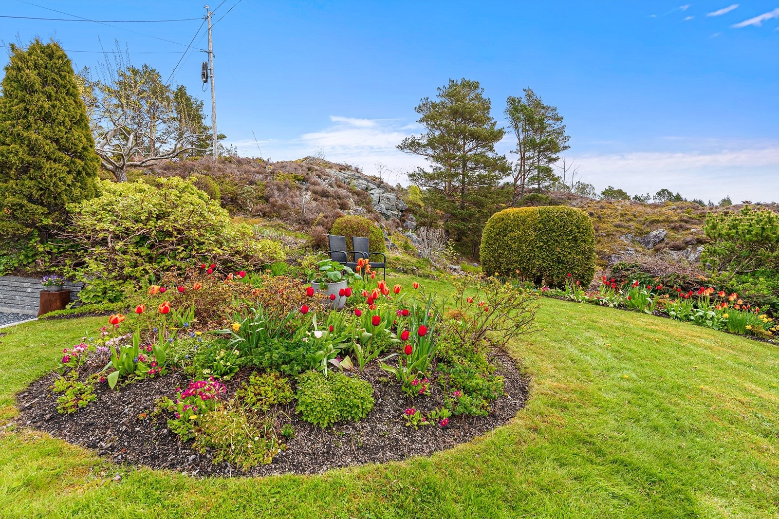 Hagen byr på fine uteplasser og rikelig med boltreplass. Galleribilde