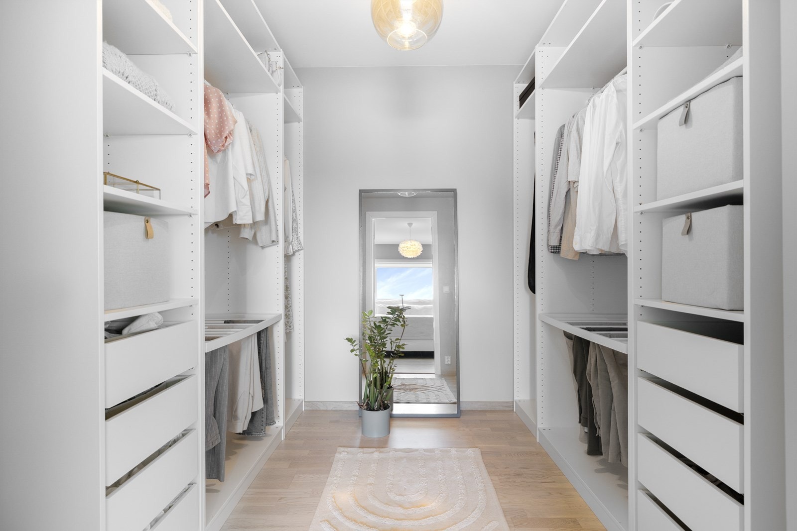 Alle fortjener ett walk-in closet. Galleribilde