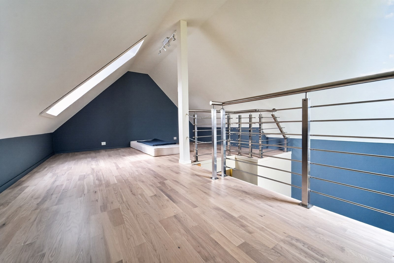 I annekset finner man en hems. Galleribilde