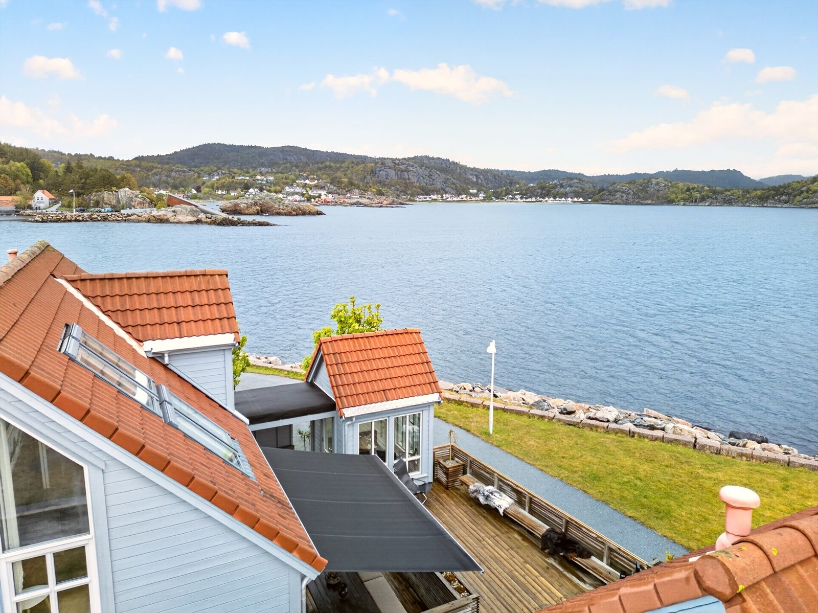 Kort avstand fra eiendommen til flere fine badeplasser. Galleribilde