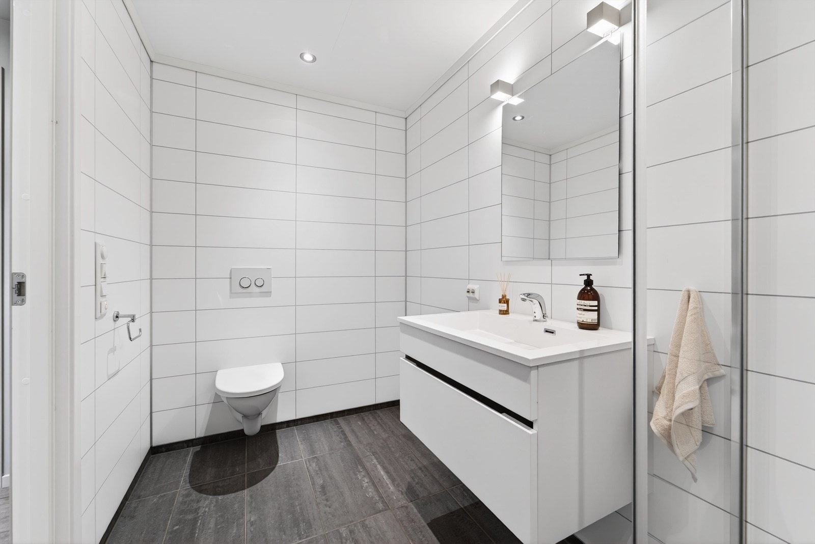 Badet har varmekabler i gulv. Galleribilde