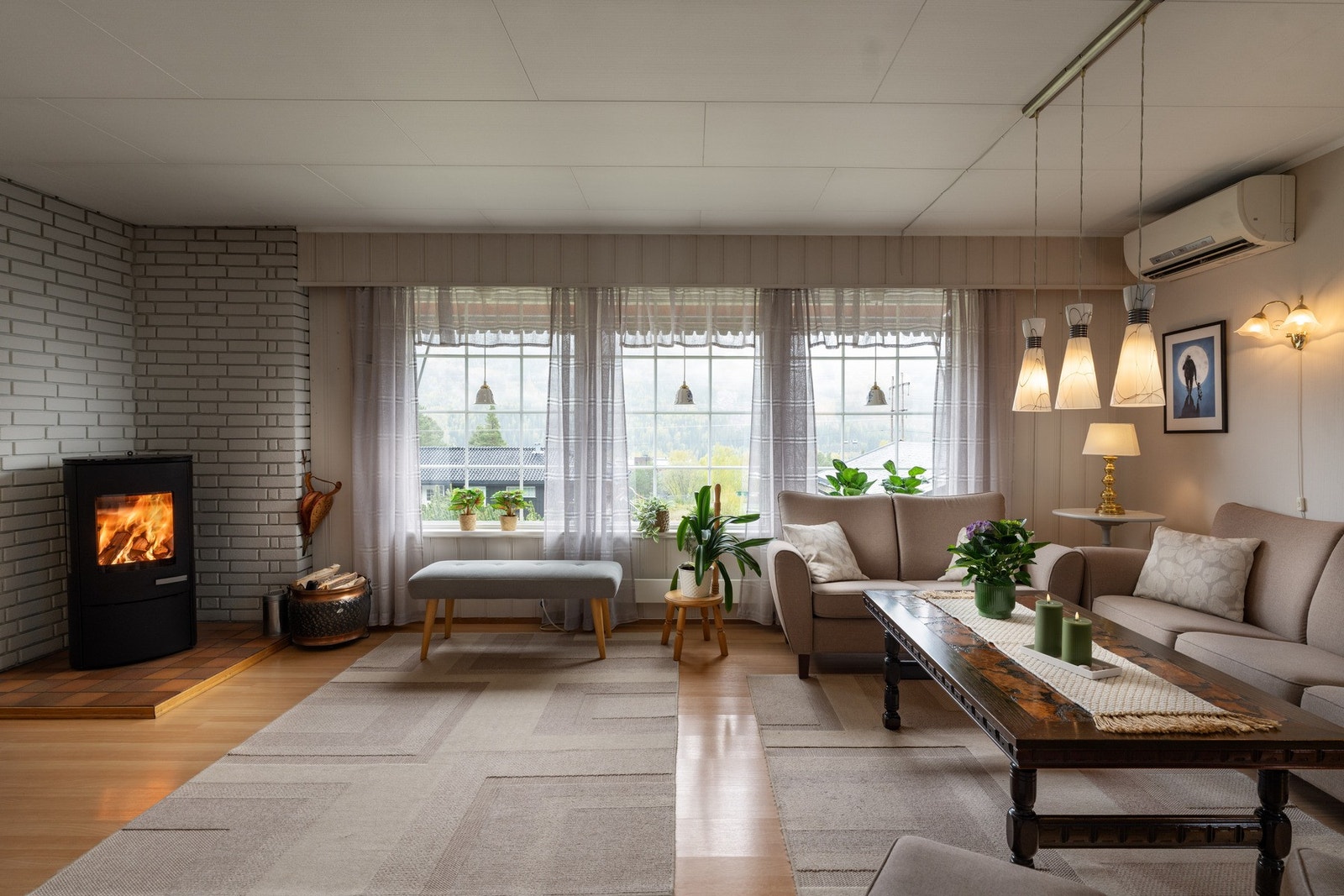 Store vindu gir godt med lys. Galleribilde