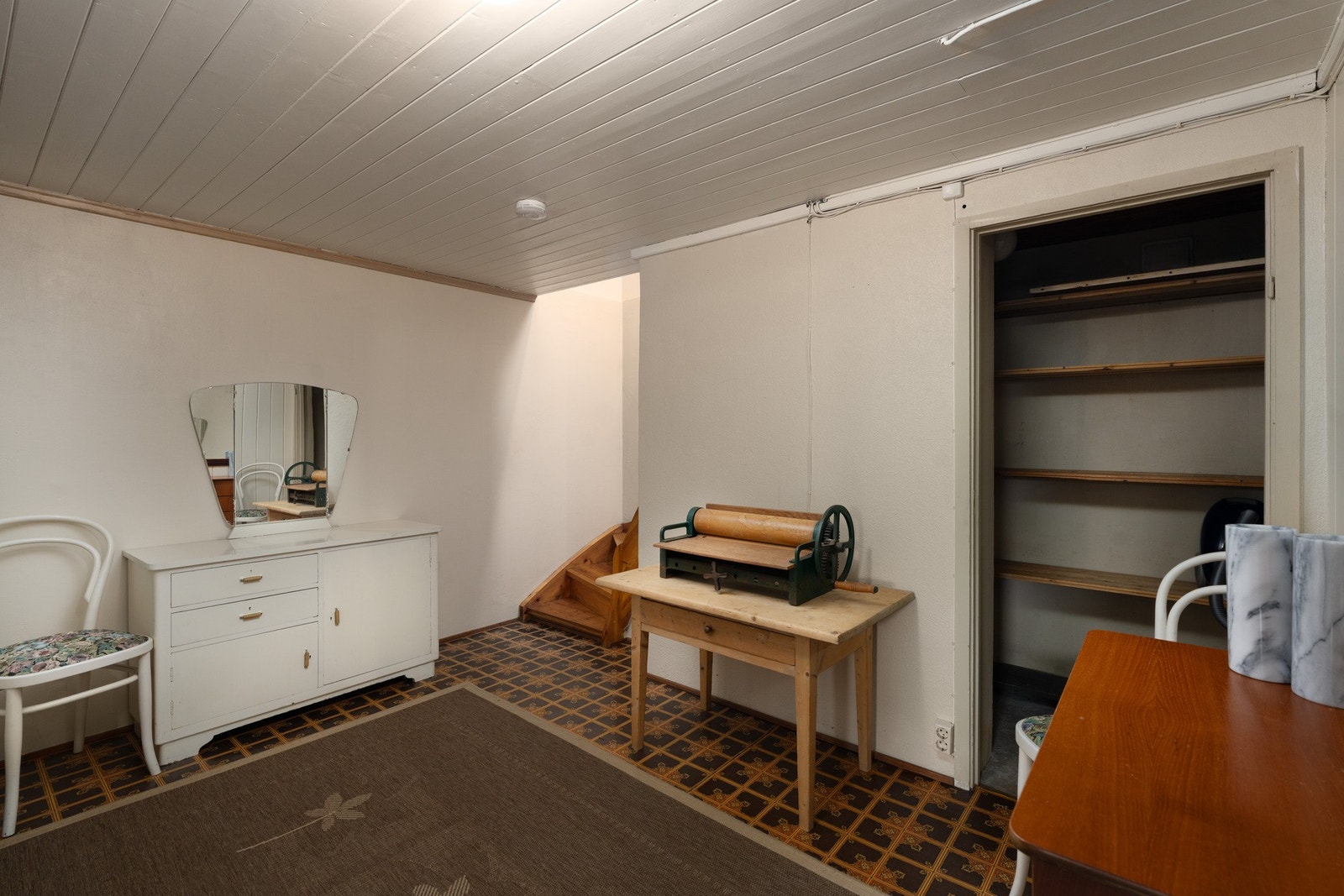 Trappegang mellom 1. etg og kjeller. Galleribilde
