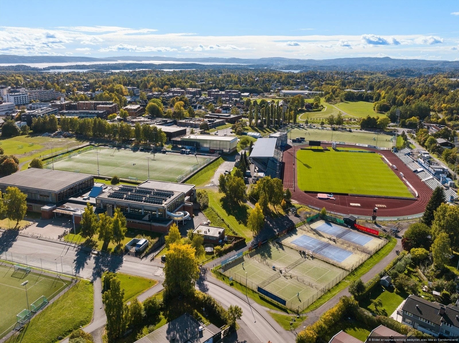 For den sportsinteresserte er det kort vei til et mangfold av idrettsanlegg på Nadderud. Galleribilde