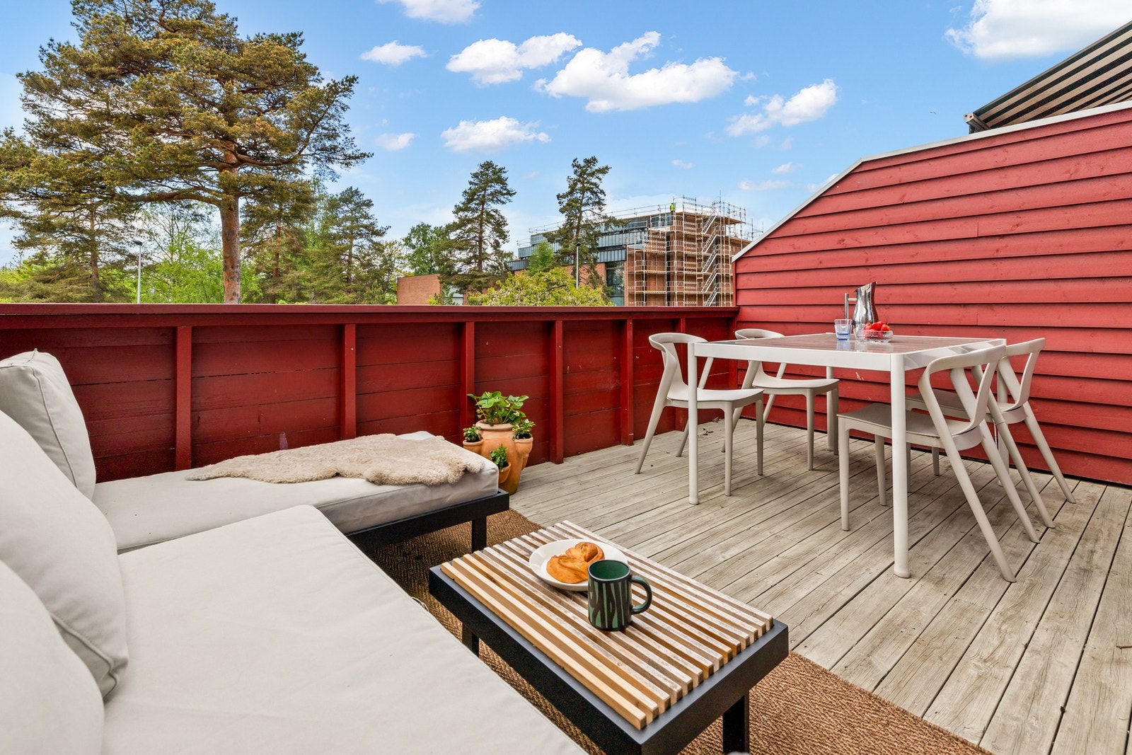 Lekkert enderekkehus over tre plan med sentral beliggenhet på Lambertseter Galleribilde