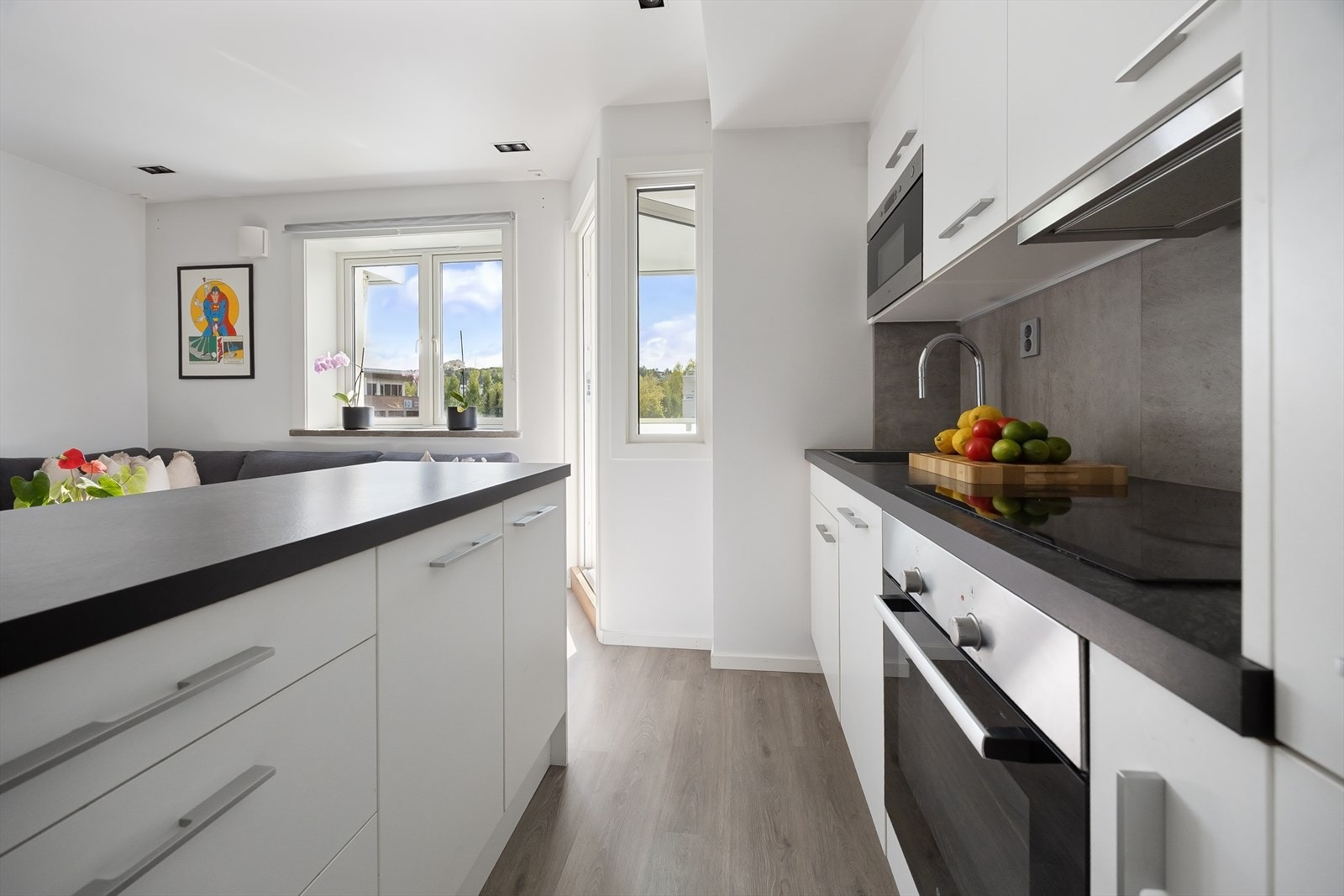 - Her har du godt med skap- og benkplass! - Galleribilde