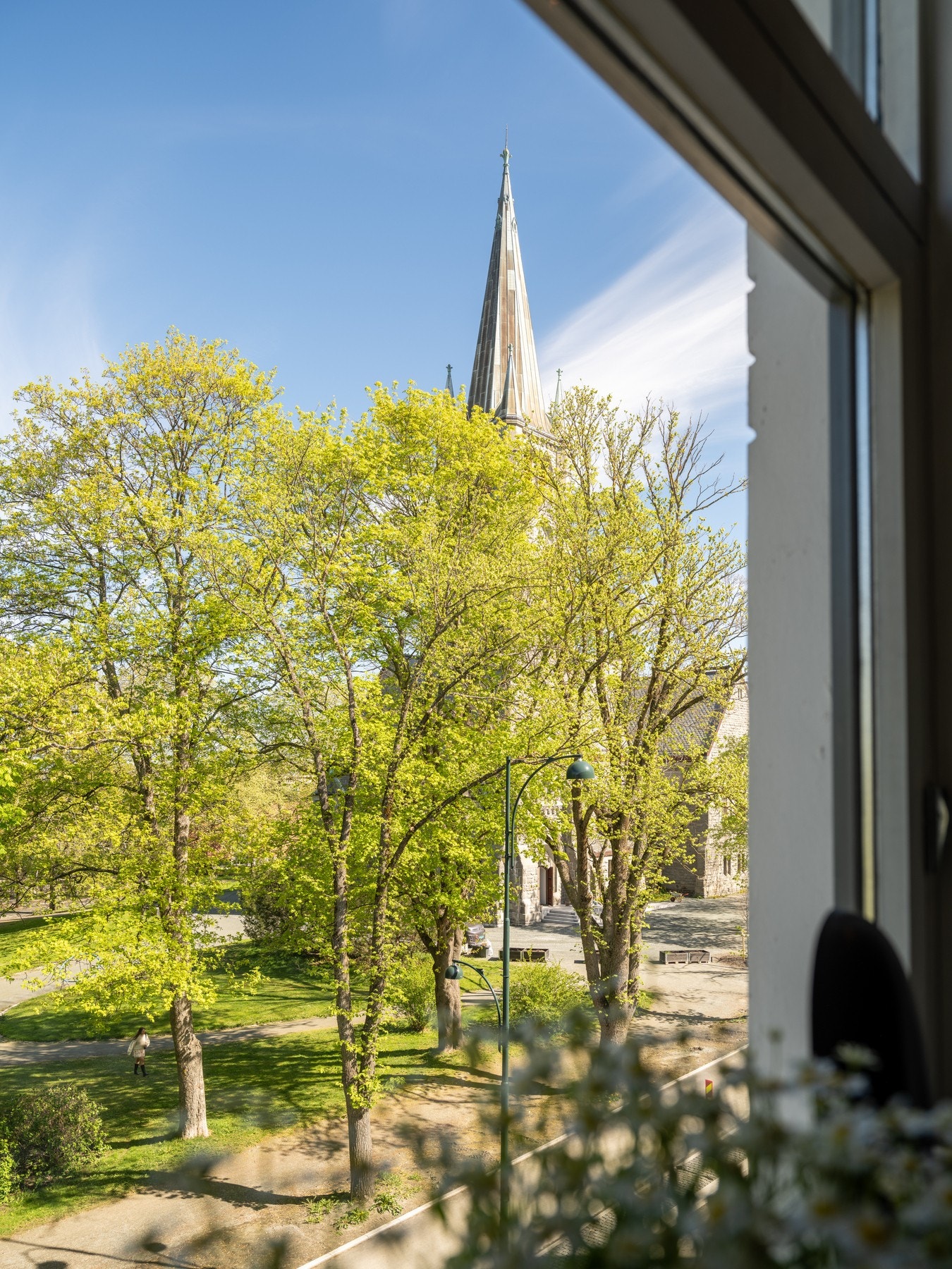 Lademoen kirke ser man også fra leiligheten. Galleribilde