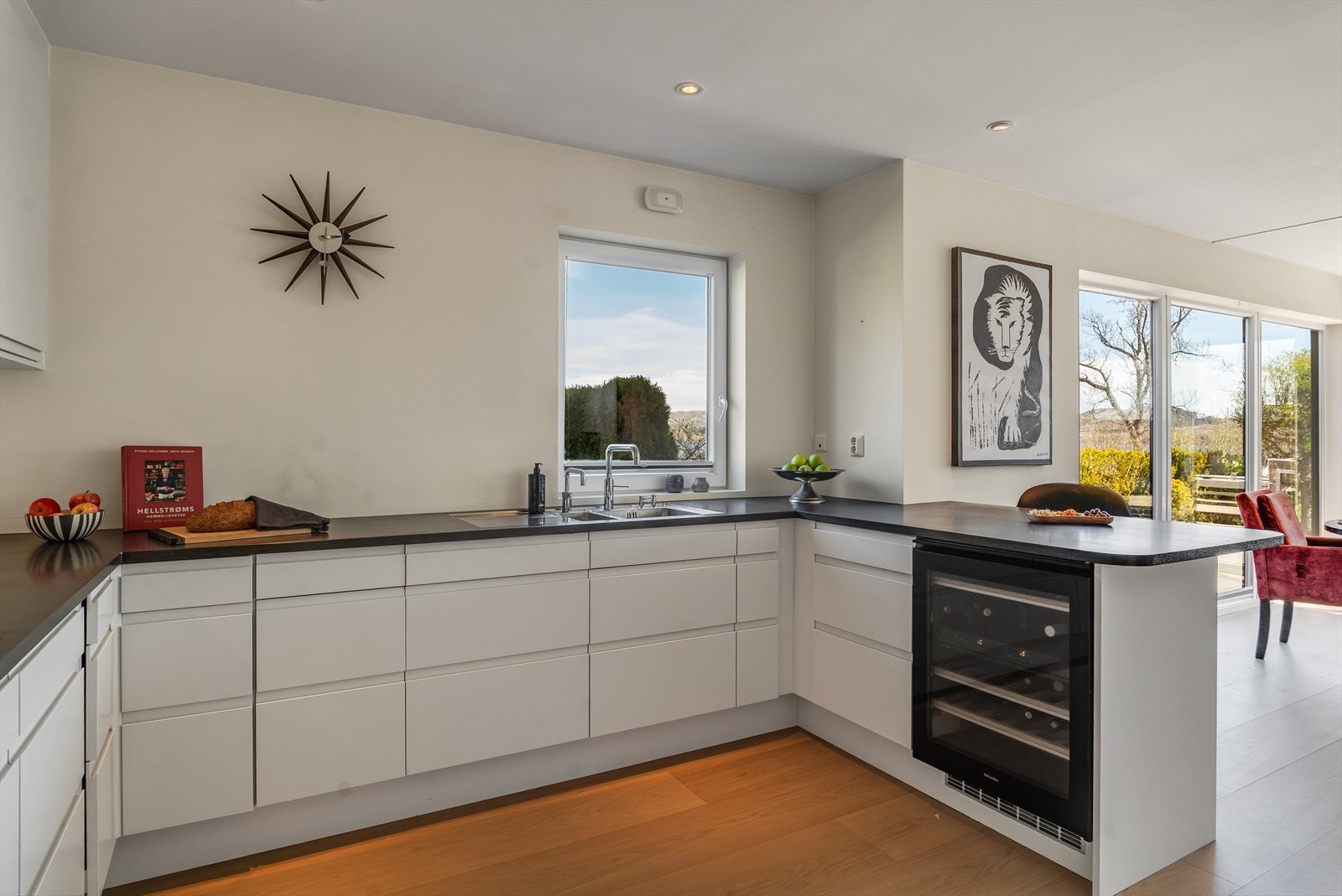 Miele vinskap og Quooker vannkrane med kokende vann rett fra springen! Galleribilde