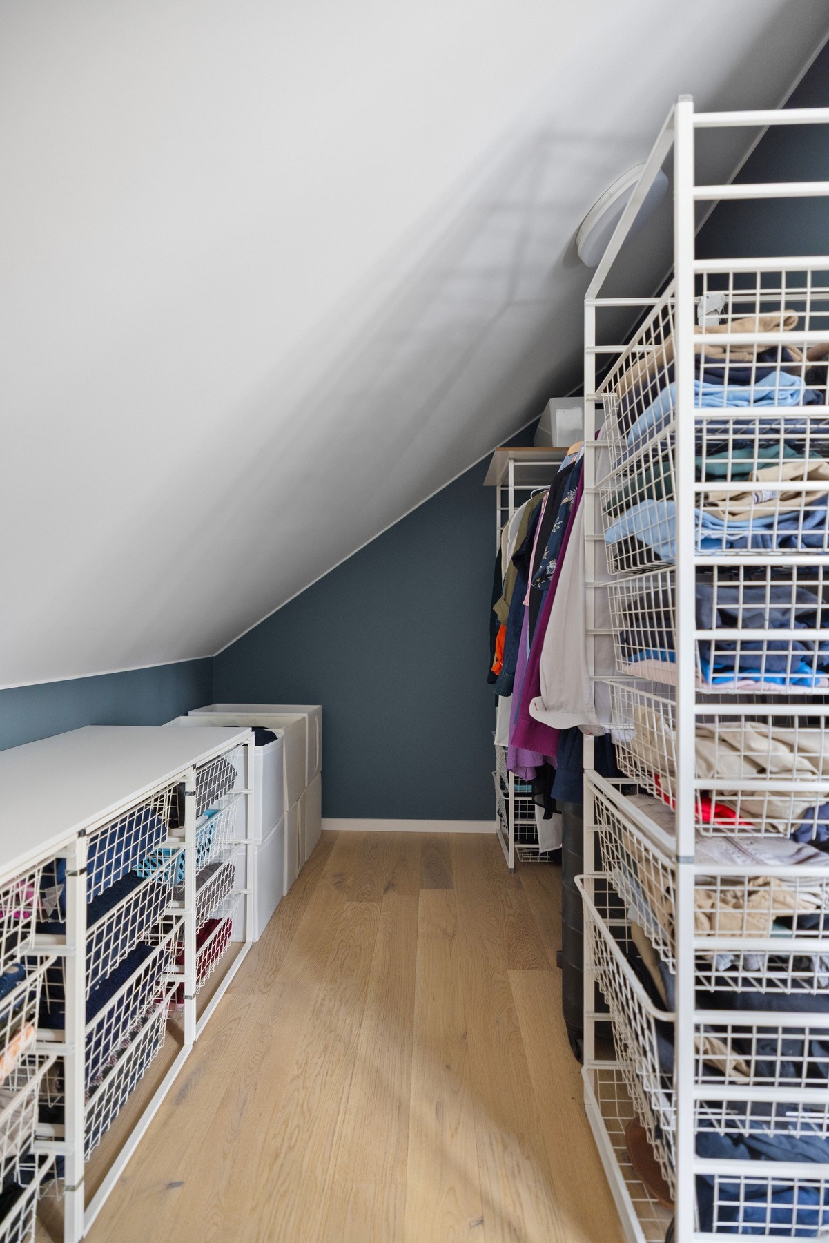 Hovedsoverommet har også tilgang til et lite walk in closet Galleribilde