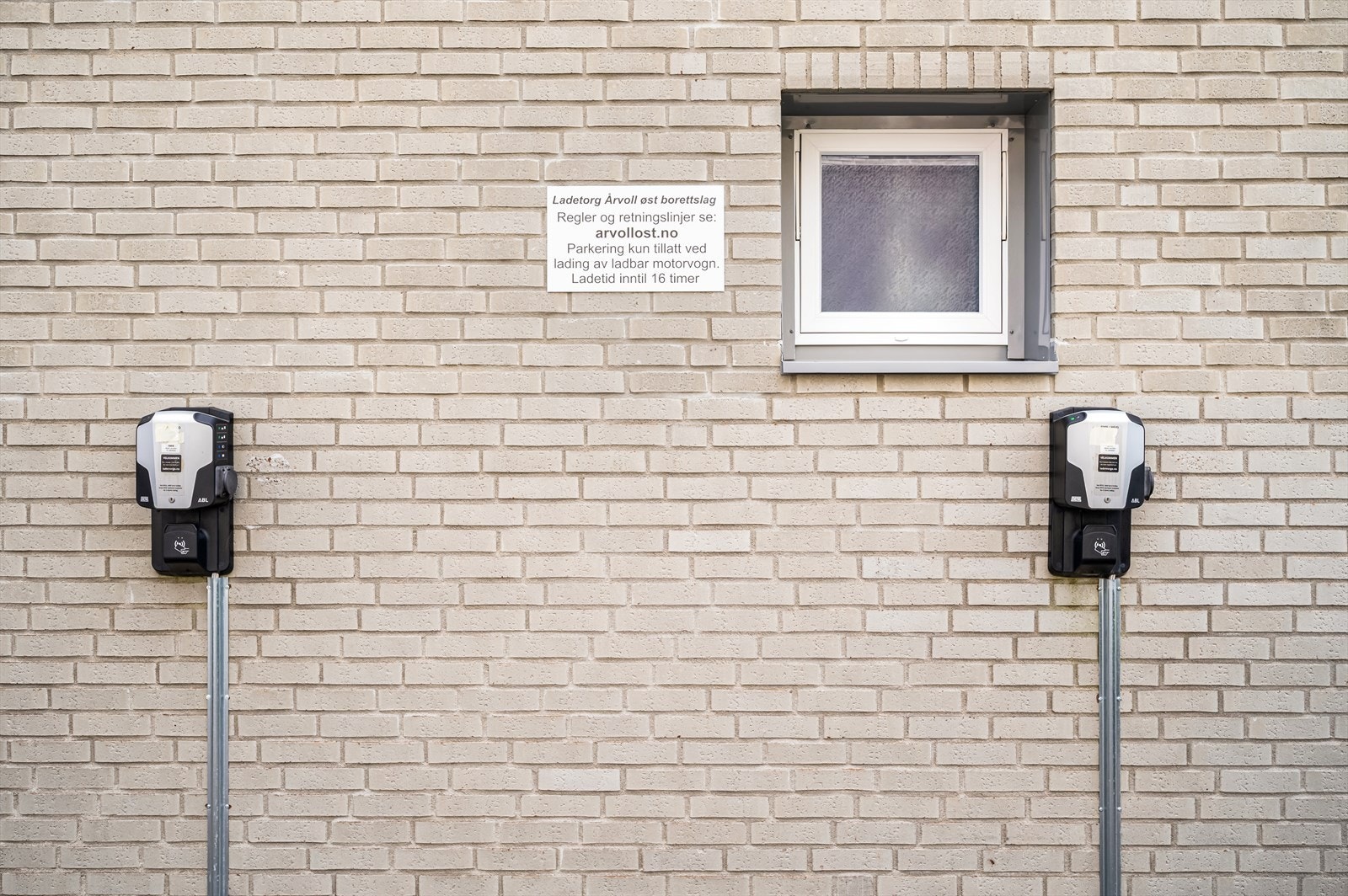 Borettslaget har installert ladestasjoner for elbil. Galleribilde