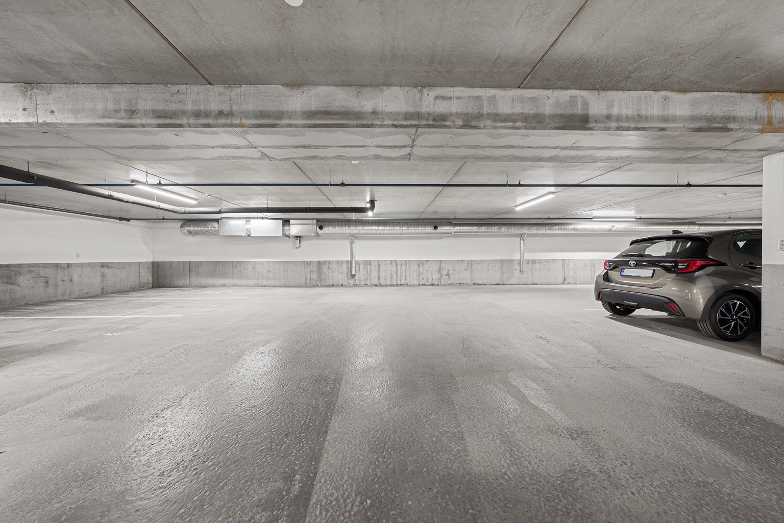Parkering i felles garasjekjeller Galleribilde