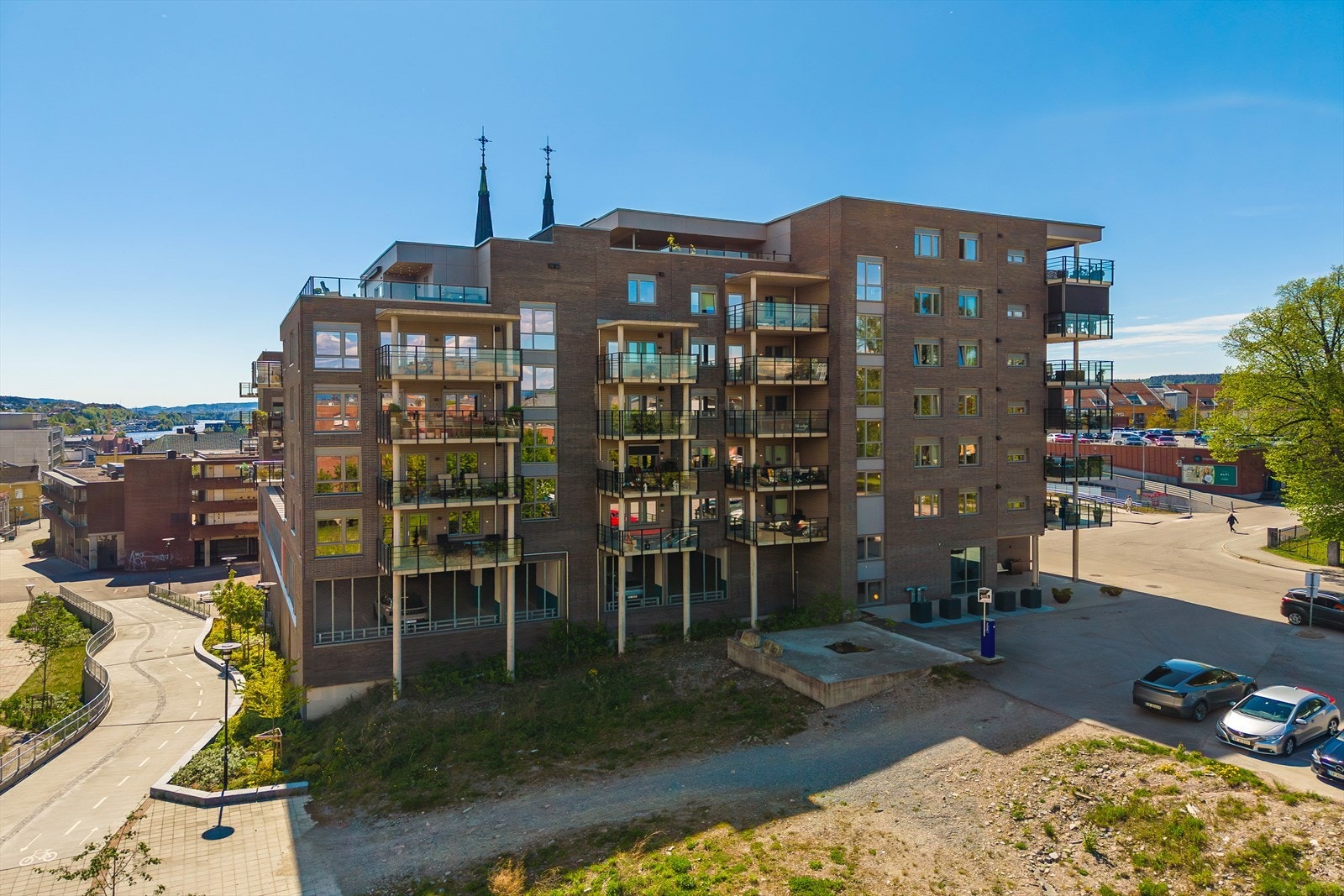 Det er gangavstand til Ibsenhuset, kino, Brekkeparken, Velferden, Skagerak Arena m.m. Galleribilde