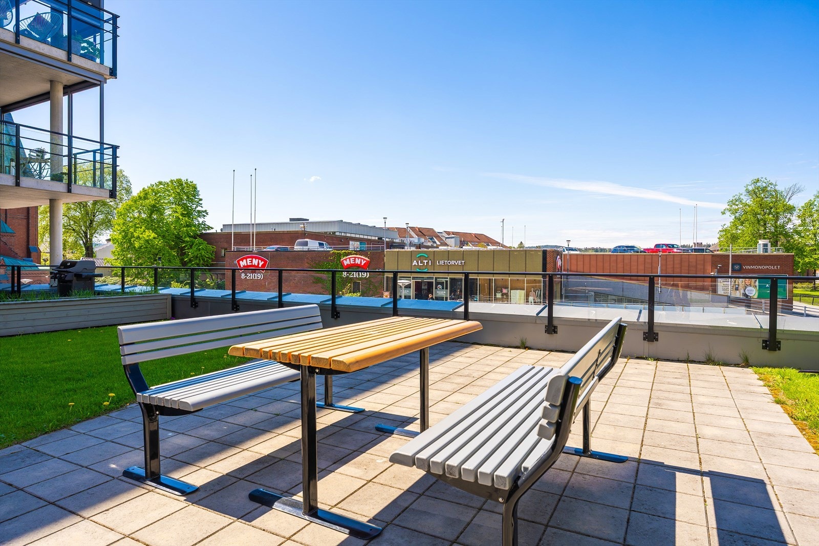 Umiddelbar nærhet til Lietorvet med butikker og tjenester Galleribilde