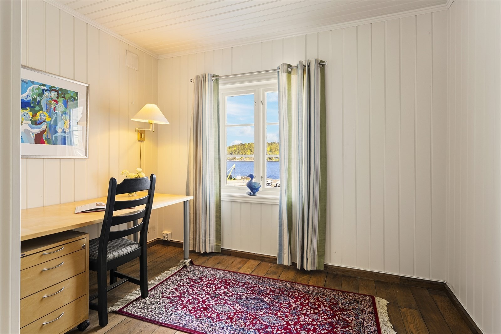 Soverom II benyttes i dag som kontor, men har plass til seng, skrivebord og kommode Galleribilde