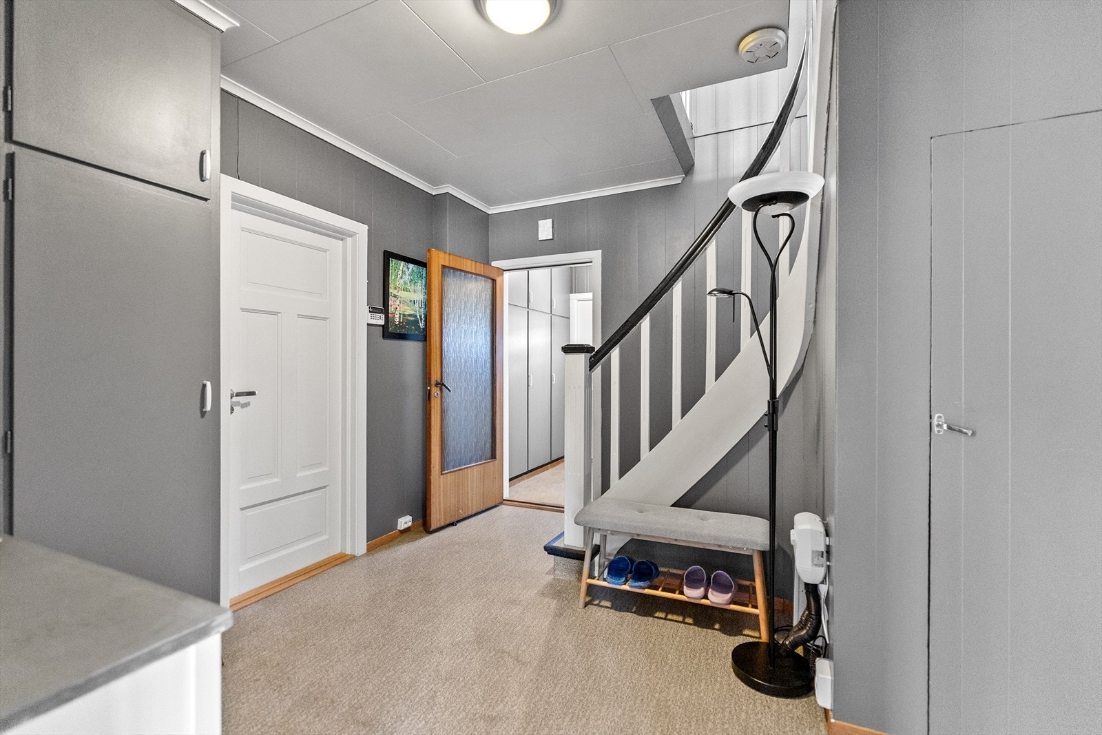 Gangen er romslig med gode oppbevaringsmuligheter. Galleribilde