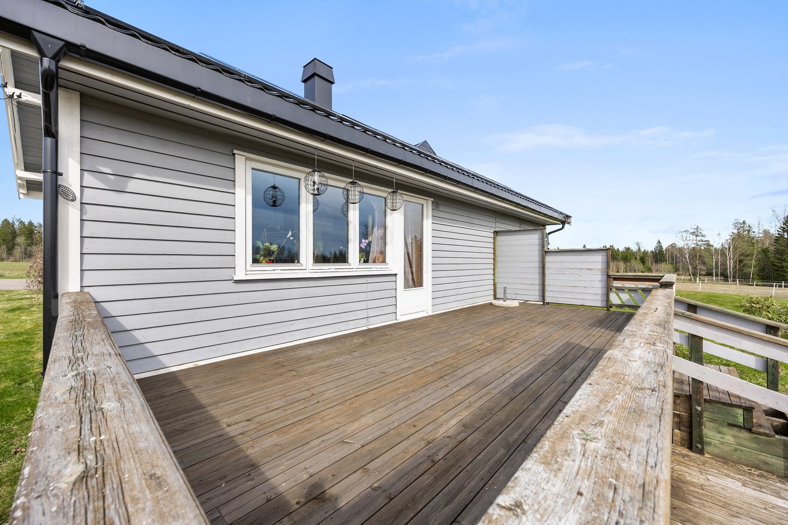 Terrasse på 24 m² med utgang fra stuen. Galleribilde