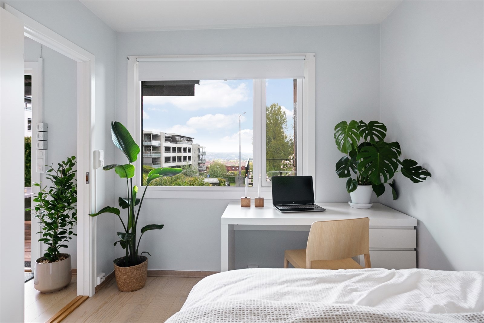 Soverom II - Lyst og delikat med herlig utsyn fra soveromsvinduet. Galleribilde