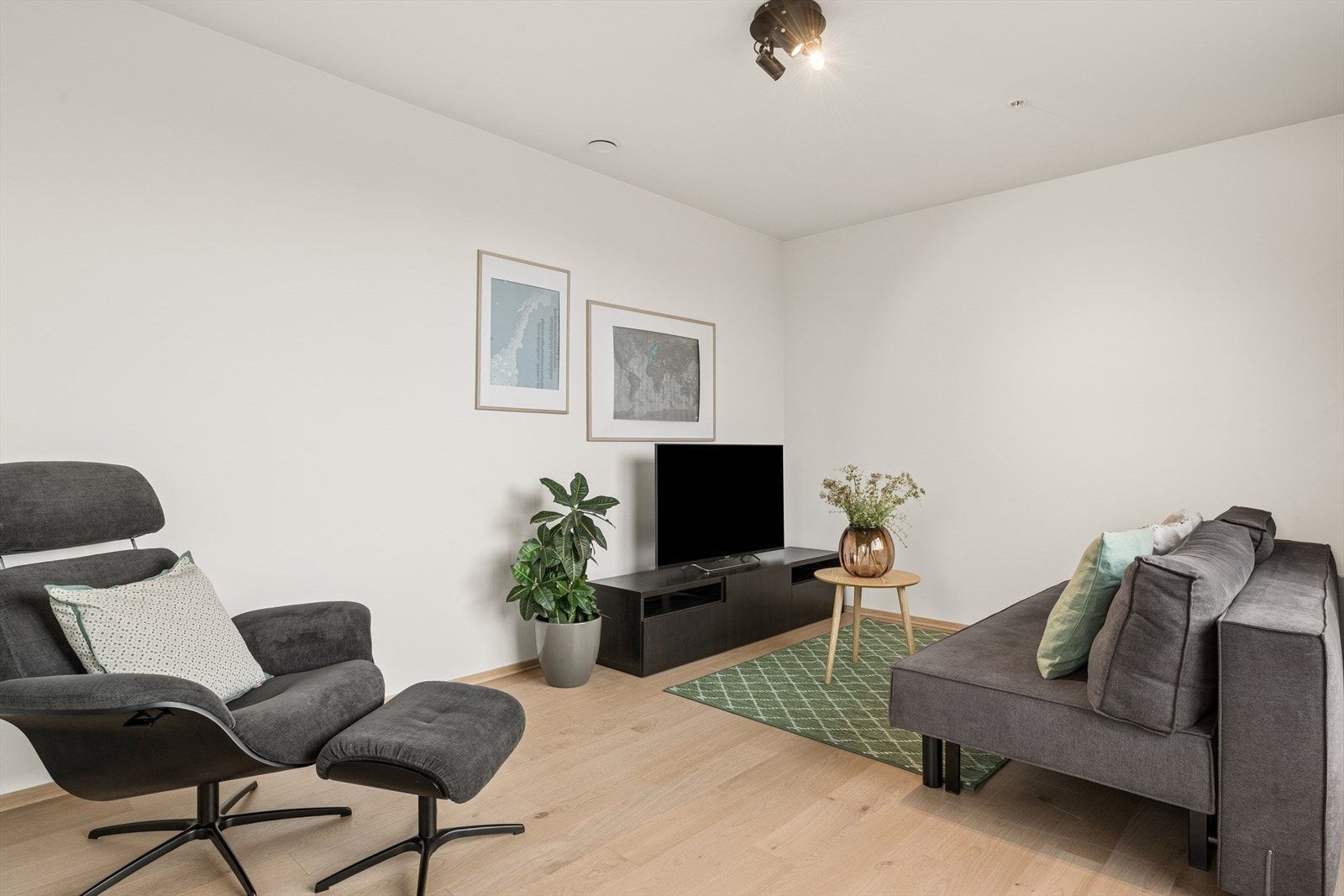 Etasjen har en ekstra stue og direkte adkomst til den flotte takterrassen. Galleribilde