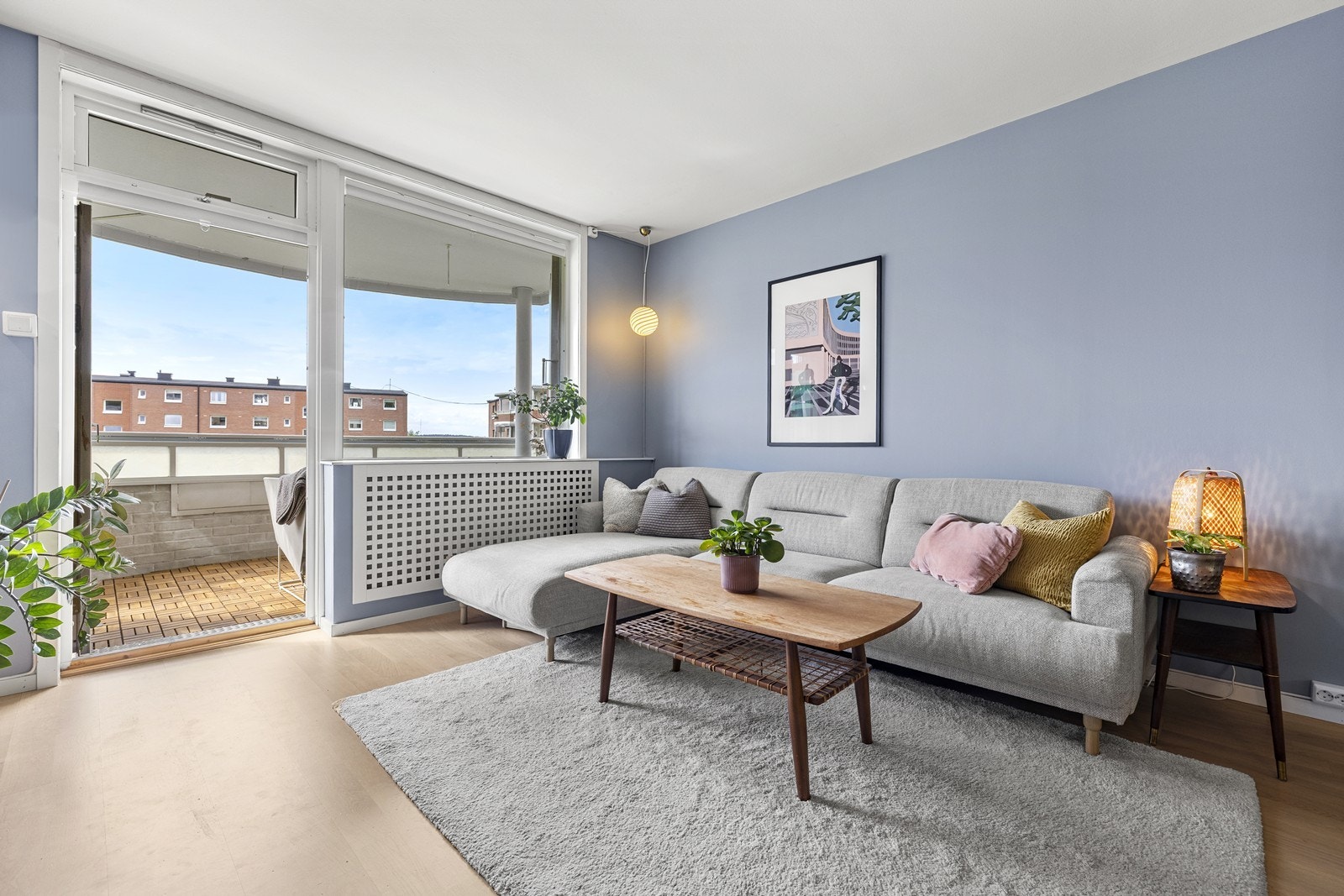 Direkte utgang til balkongen fra stuen. Galleribilde