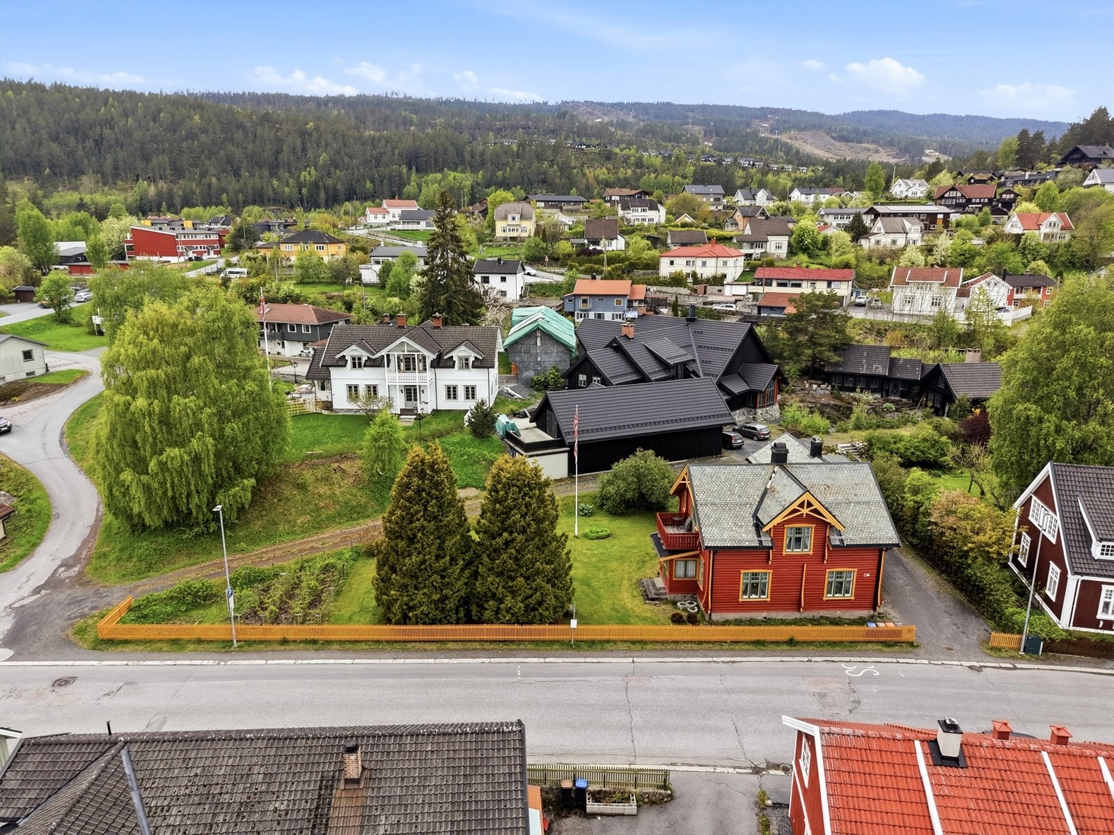 Huset er bygget i 1922 og har bevart mange av sine originale trekk. Galleribilde