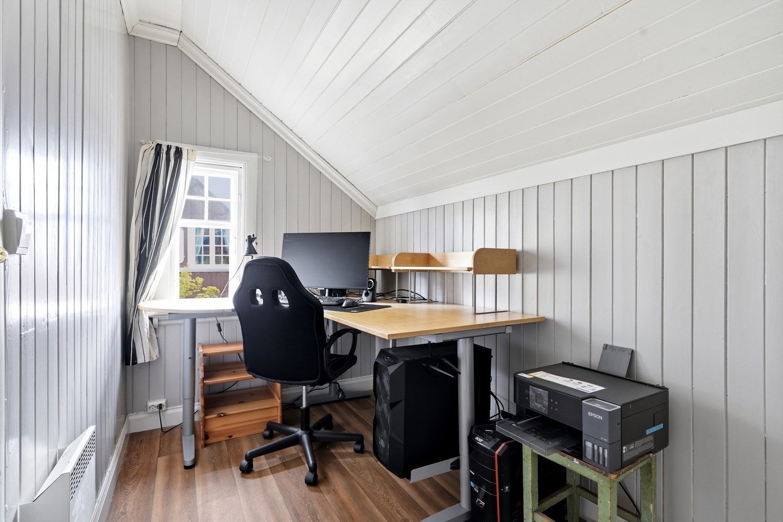 Den andre alkoven i etasjen, her benyttet som kontorplass. Galleribilde