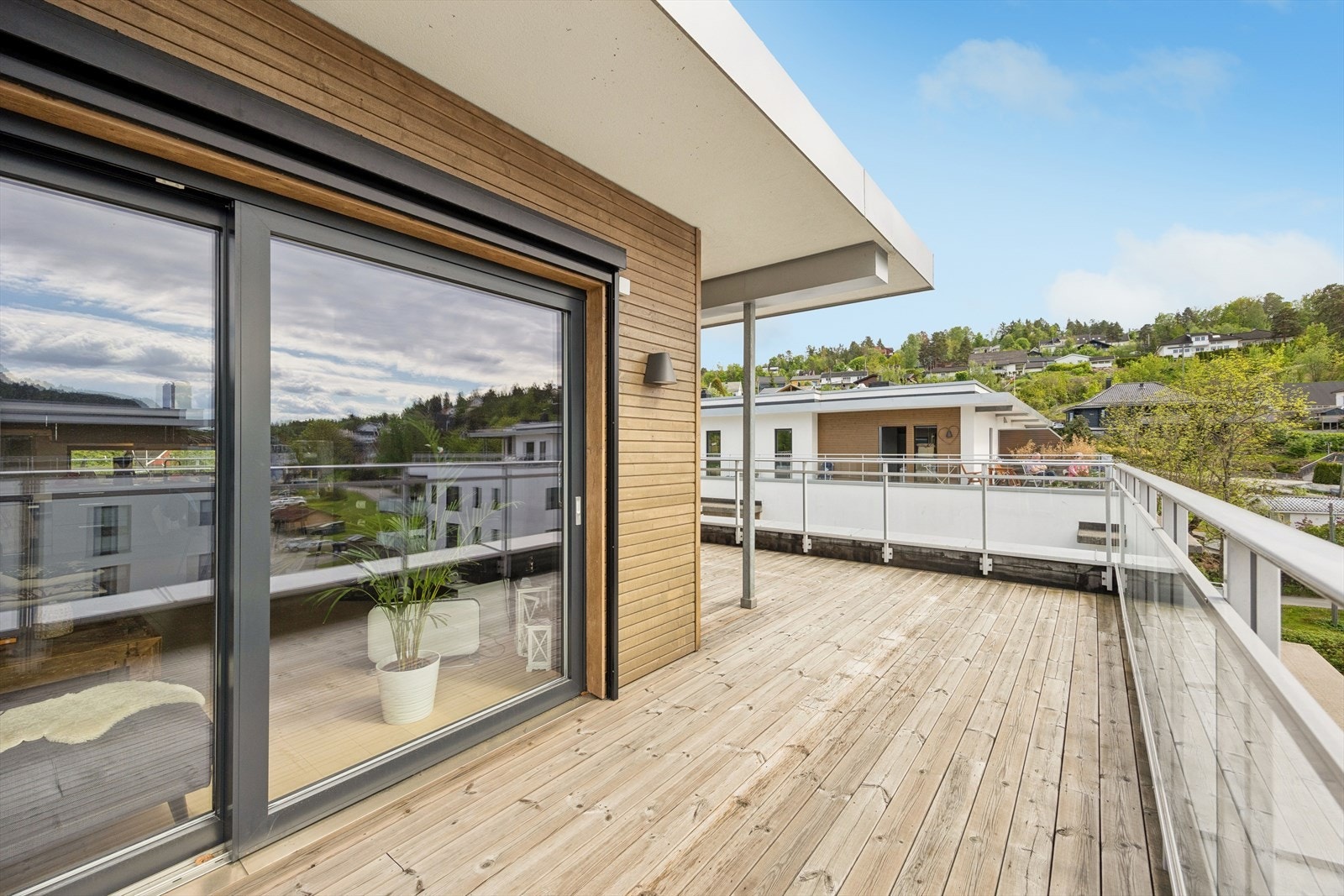 Stor og romslig terrasse på 74 kvm! Galleribilde