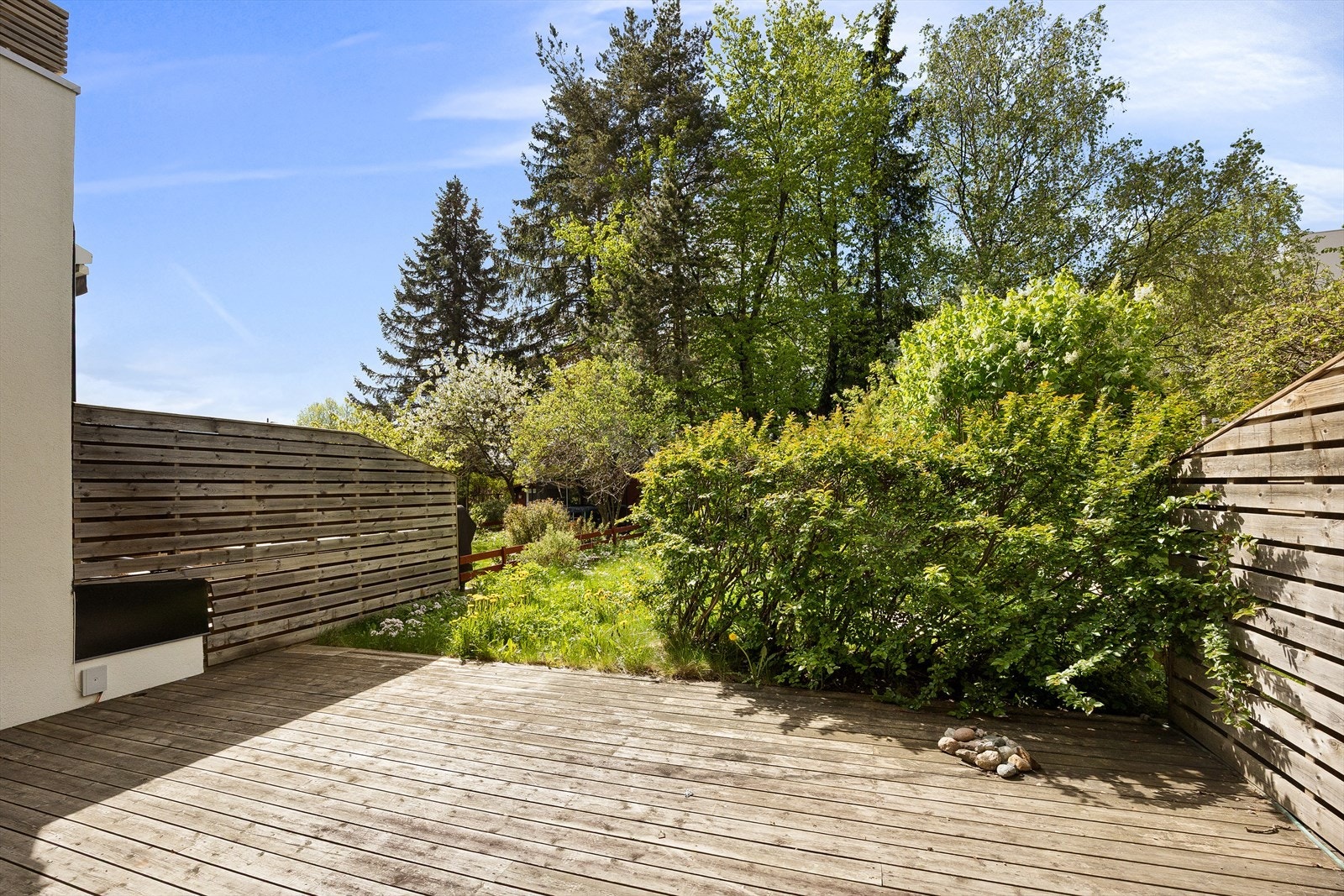 Fra stuen har du adkomst til solrik terrasse på hele 29 kvm Galleribilde