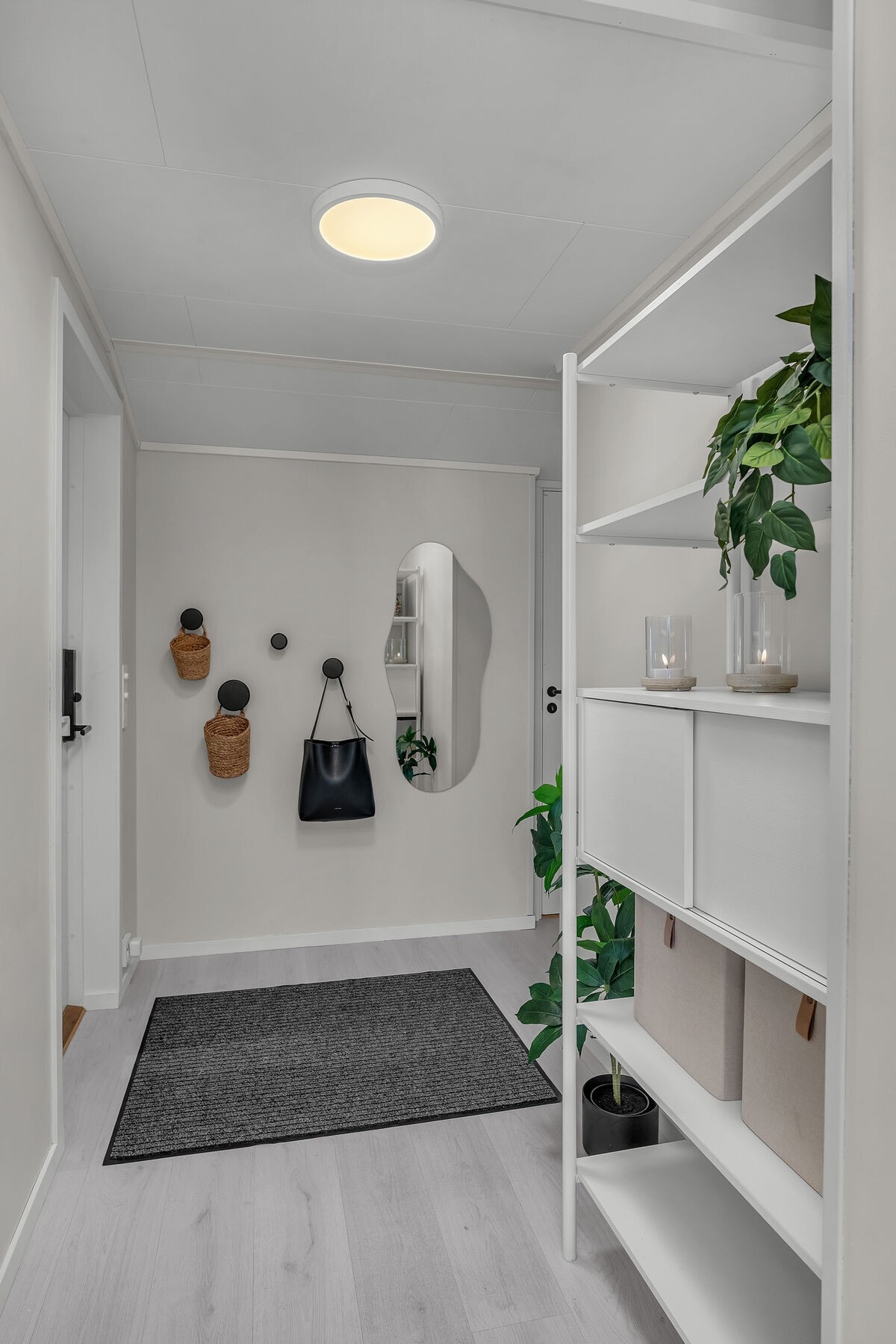 Fra entreen er det tilgang til en praktisk innvendig bod. Galleribilde