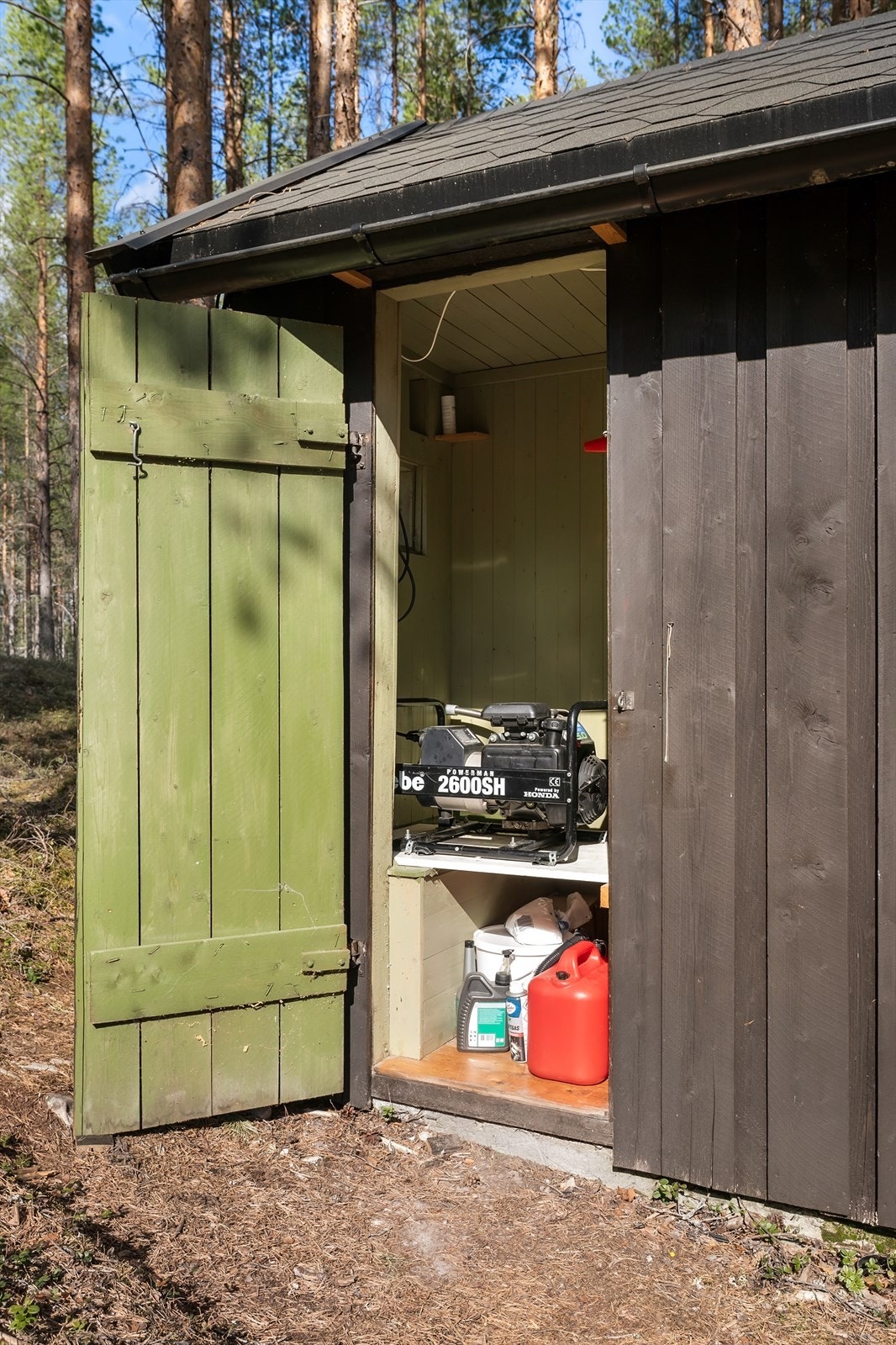 Praktisk uthus på 6 m² inkluderer bod og toalettrom. Fotograf: Petter Aamodt Galleribilde