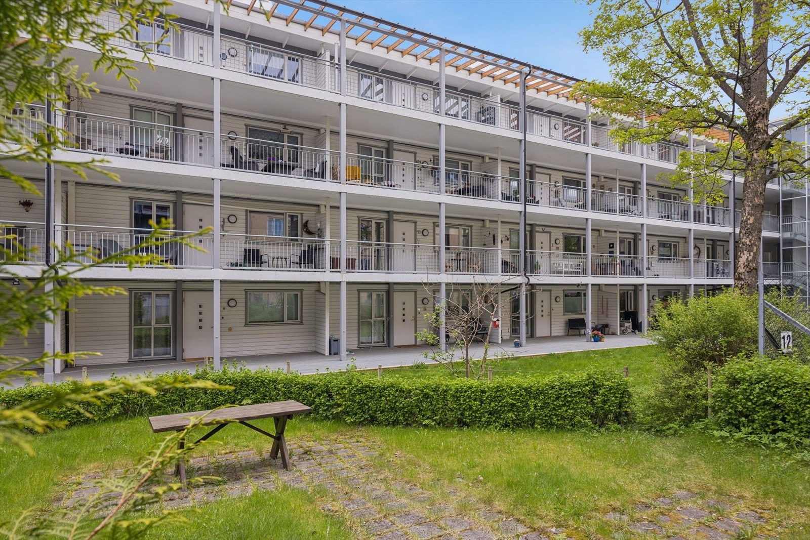 Sameiet har hyggelige, grønne fellesarealer for beboerne. Galleribilde