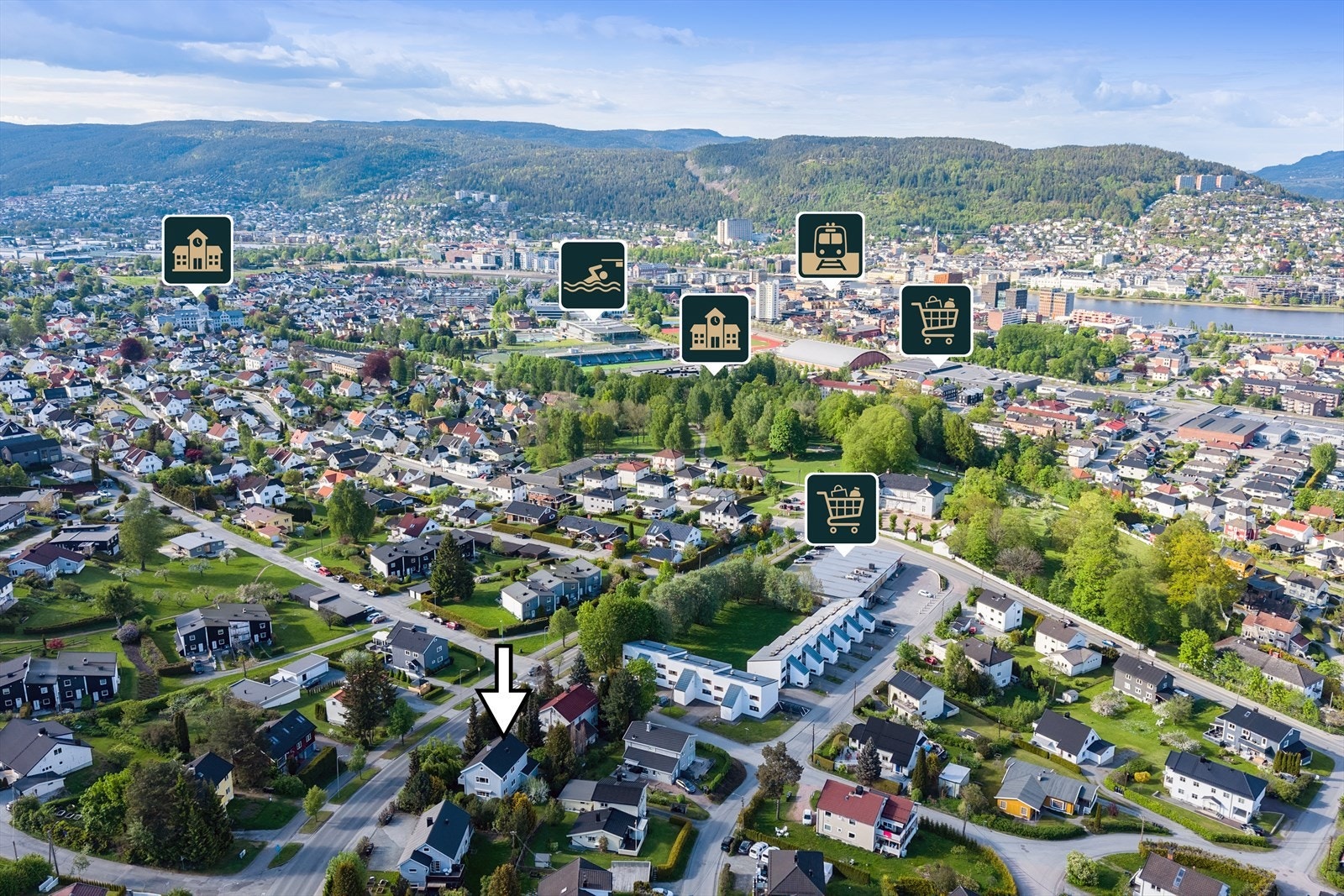 Beliggenheten er sentral med nærhet til dagligvare, togstasjon og fritidsaktivteter Galleribilde