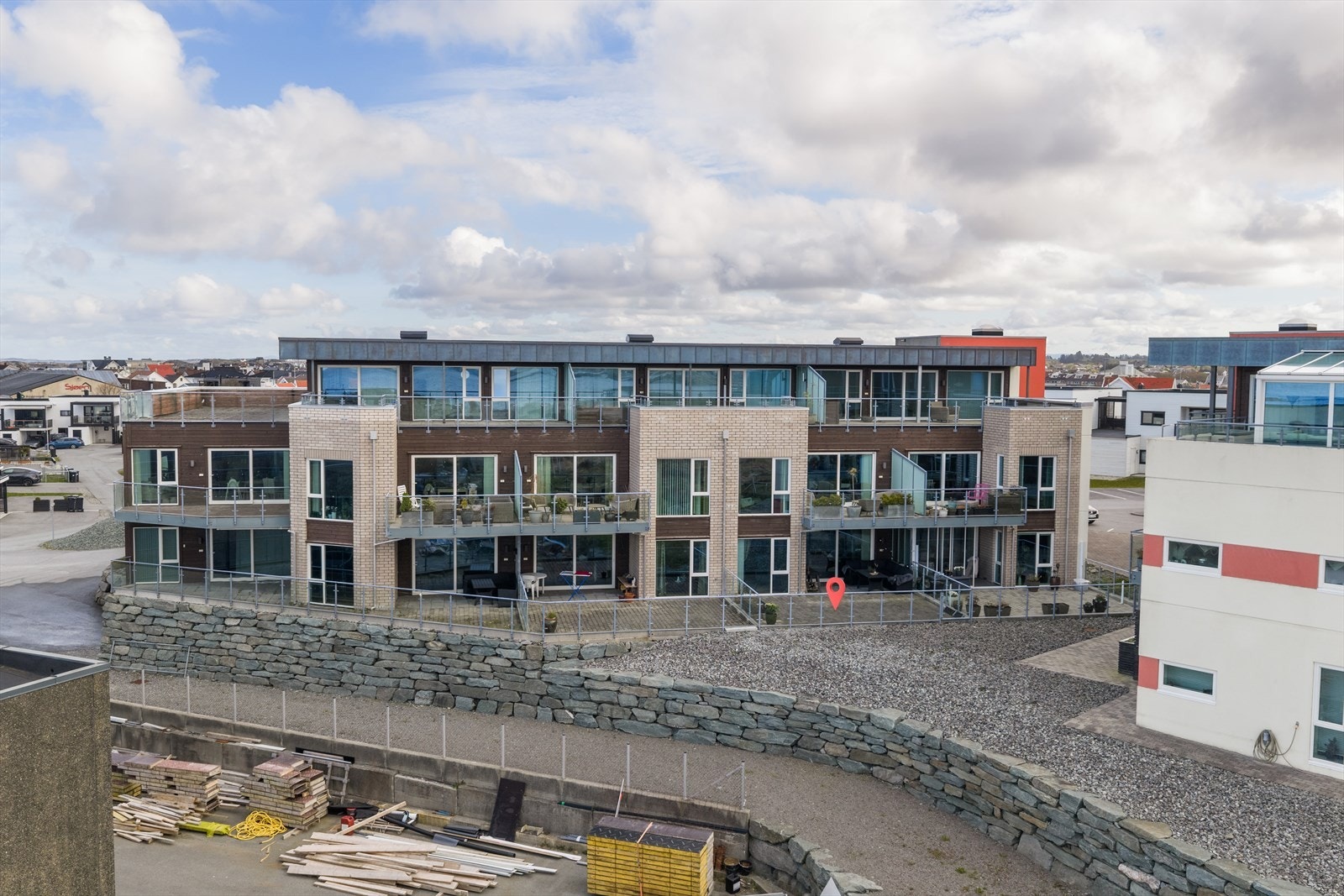 Velkommen til Stongsvingen 87, presentert av Eiendomsmegler 1 Karmøy v/ Ingeborg Gangsøy Pedersen! Foto: Vestbris Galleribilde