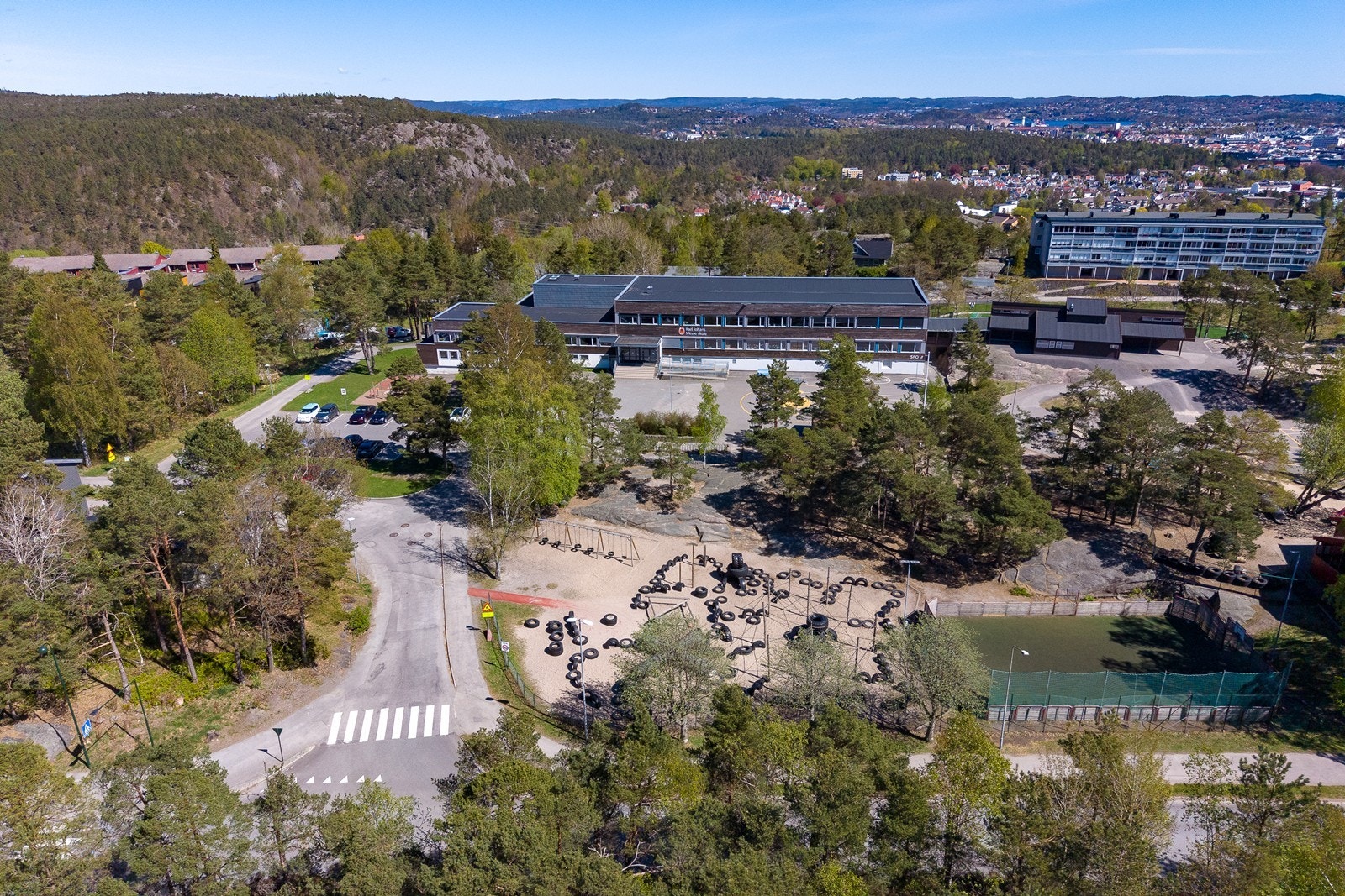 Området byr på nærhet til skole og fritidsaktiviteter, ideelt for familier. Galleribilde
