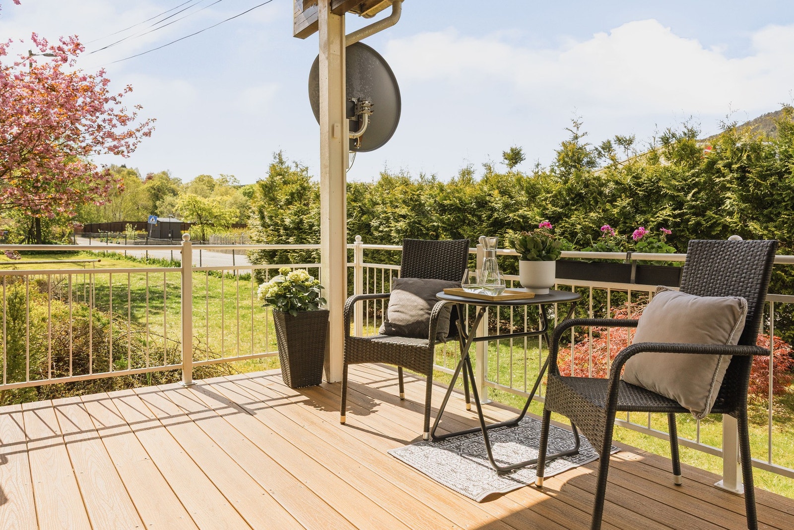 Fra stuen er det utgang til en vestvendt terrasse på ca. 11 kvm. Galleribilde