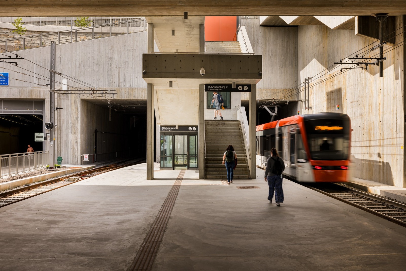 Det er svært gode kollektivforbindelser i området med både buss og begge bybanalinjene. Galleribilde