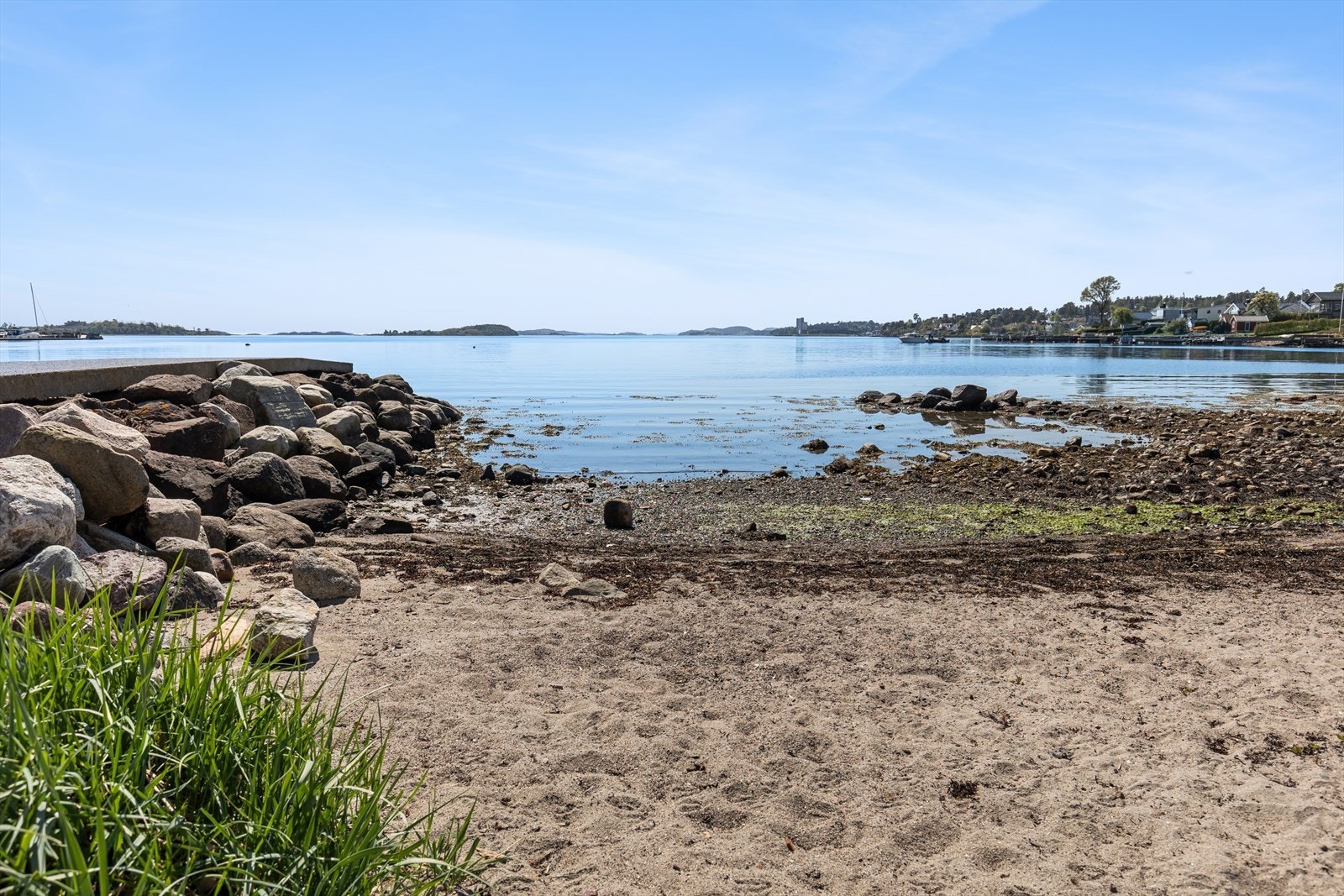 Kort vei til badeplasser og båtliv. Galleribilde