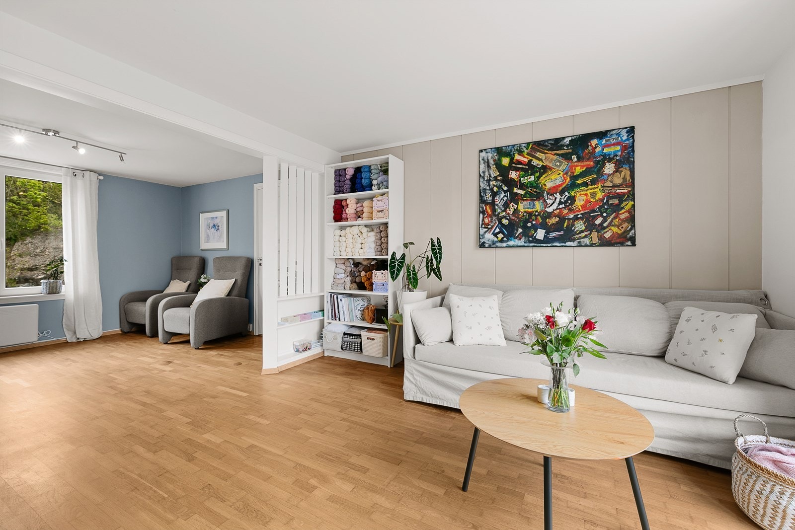 I andre etasje er det gang, loftstue og 2 soverom. Galleribilde