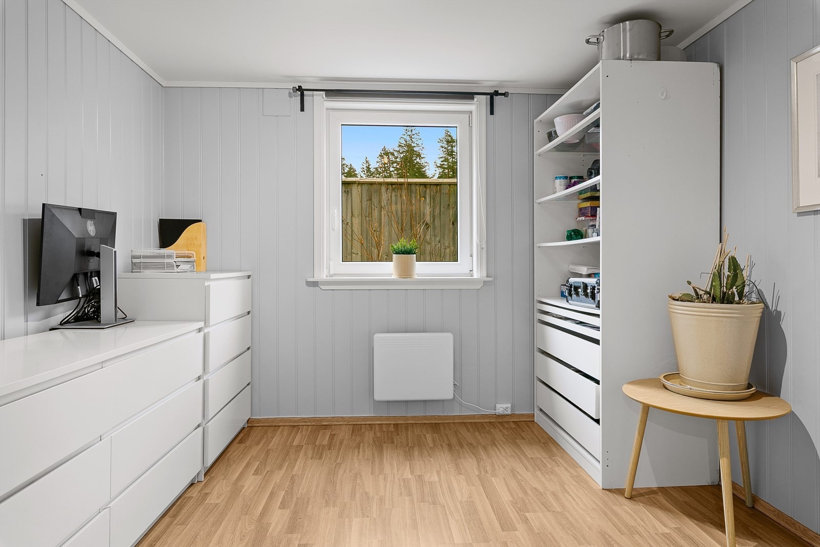 Det er ett soverom på hovedplan. Galleribilde