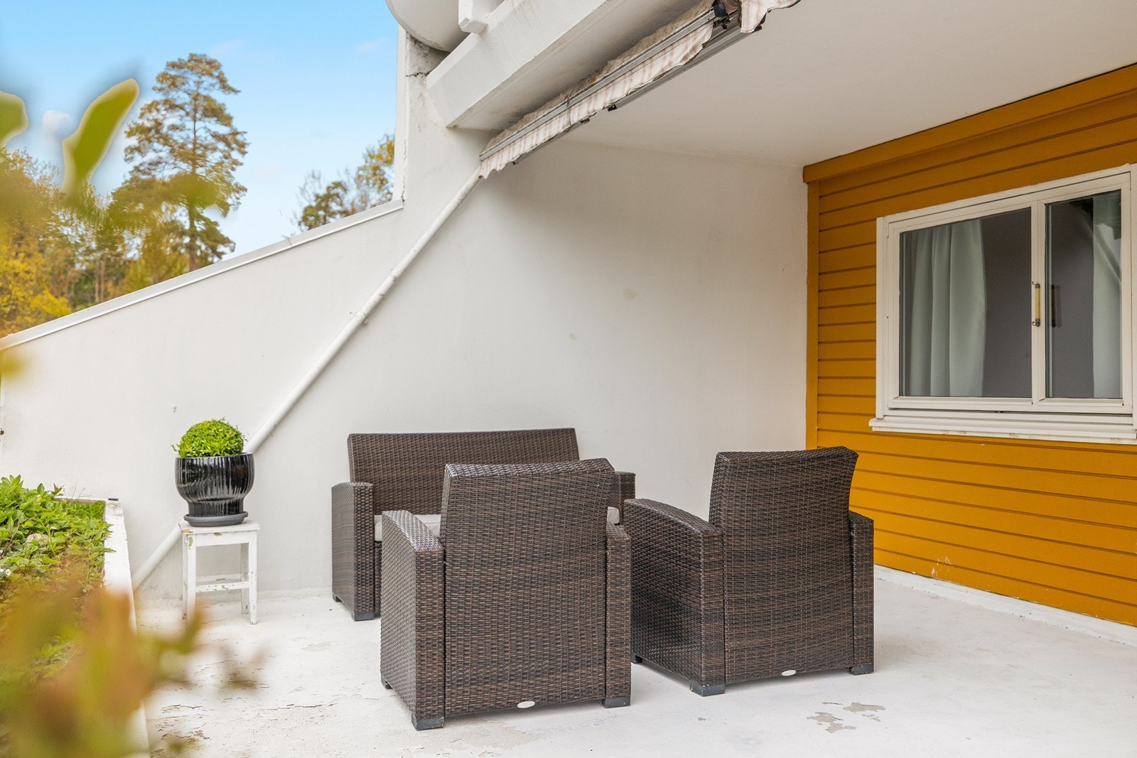 Her er det god plass til både sittegruppe og beplantning. Galleribilde