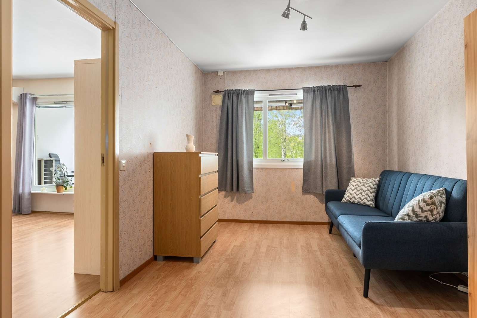 Det tredje soverommet er i dag innredet som en ekstra TV-stue. Galleribilde