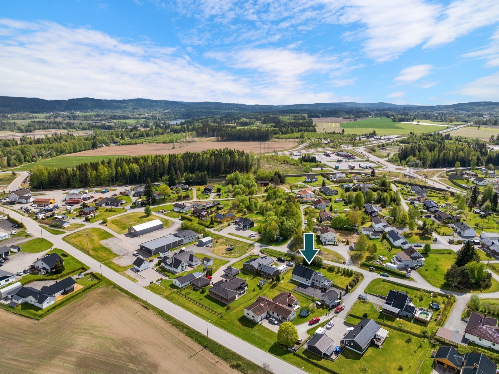 Her bor du trygt og godt i et veletablert og hyggelig boligområde. Galleribilde