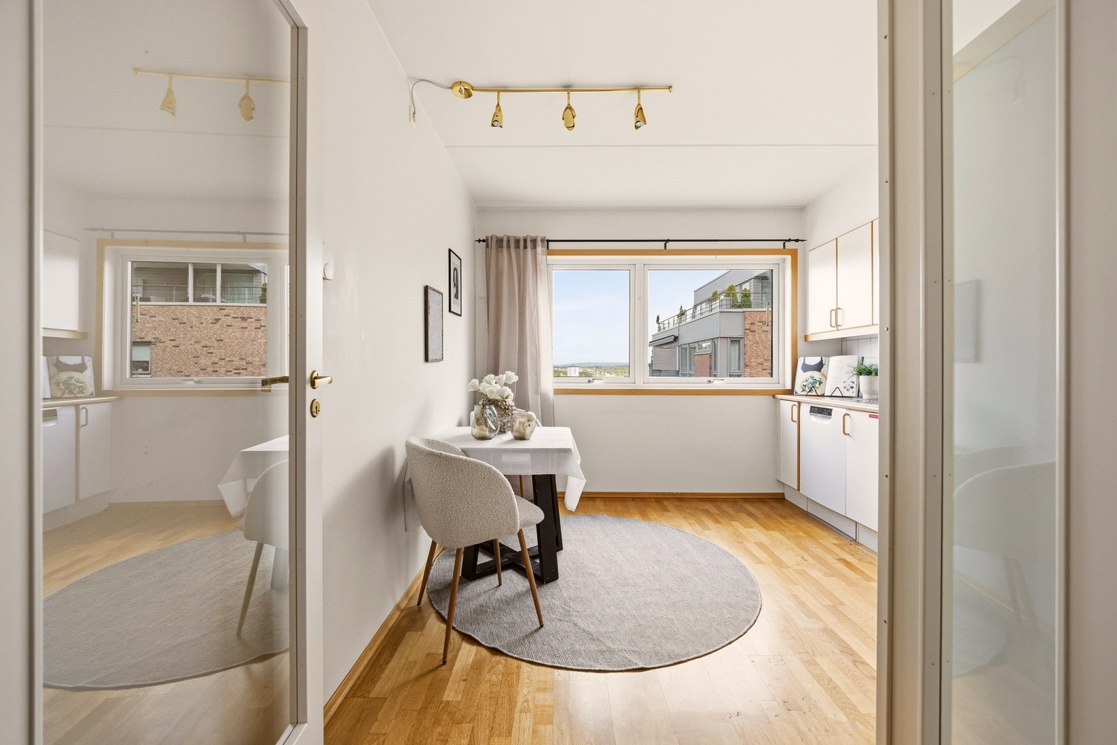 I tilknytning til kjøkkenet er det plass til et mindre frokostbord. Galleribilde