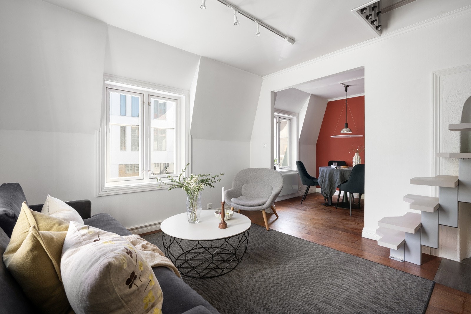 Boligen ligger i 2. etasje og har en smart og arealeffektiv planløsning Galleribilde