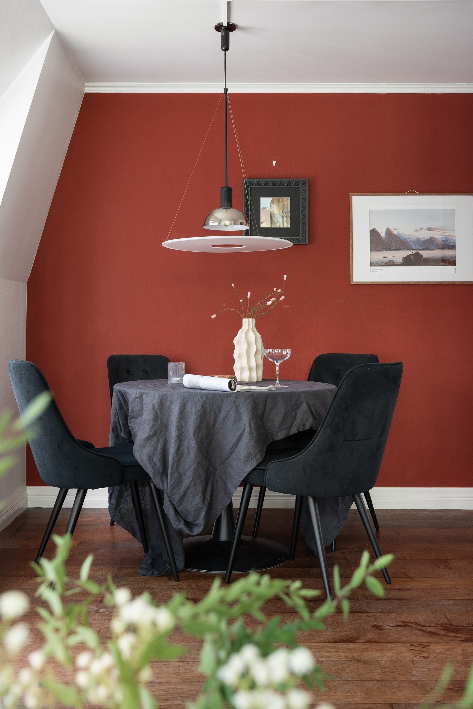 Her er det god plass til langbord, hvor man kan samles til sosiale sammenkomster med venner og familie