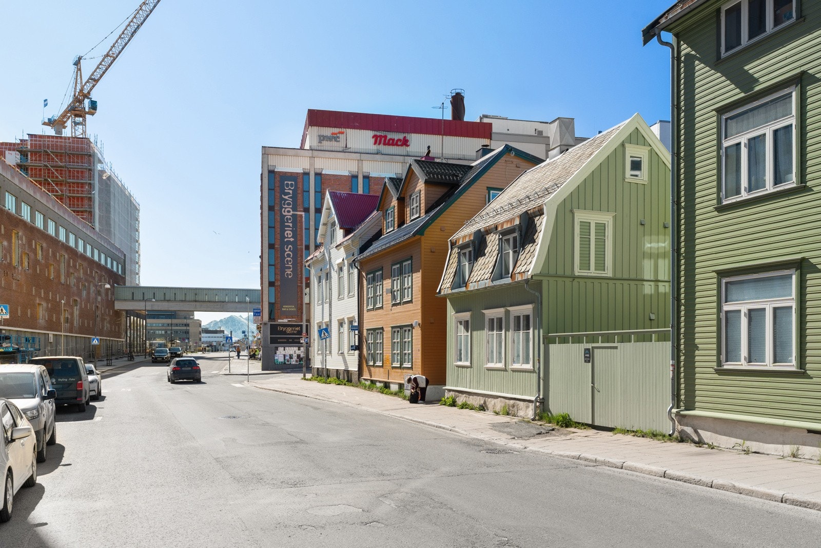 Sentral beliggenhet i Tromsøs hovedgate med umiddelbar nærhet til alle byens fasiliteter