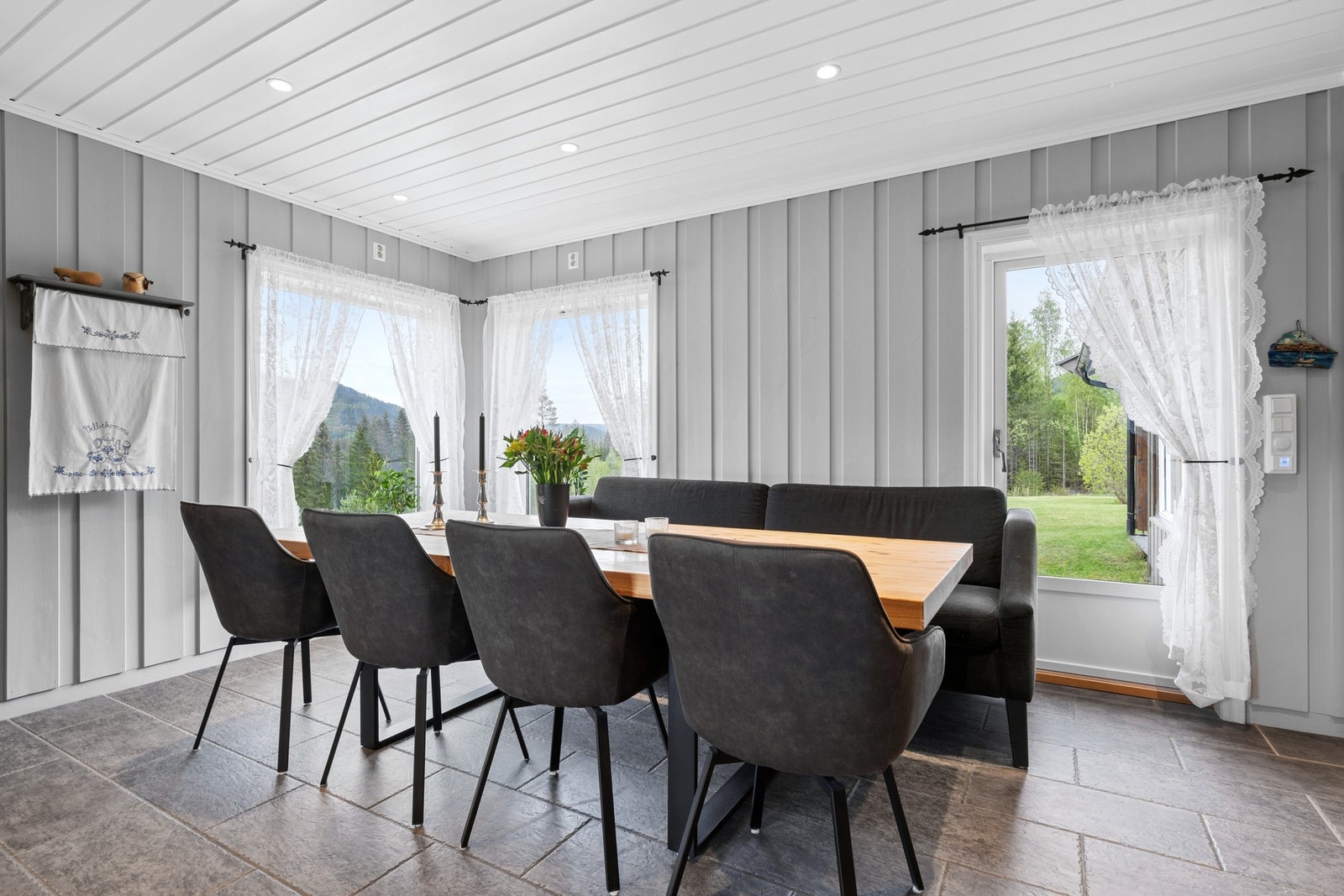 En fin plass å nyte et herlig middagsmåltid med familien. Galleribilde