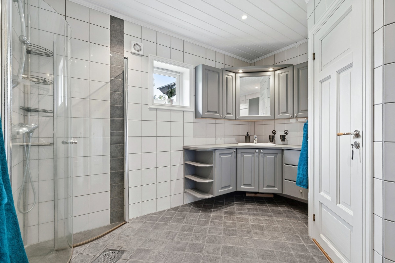 Fra baderommet kommer du inn på eget separat toalettrom. Galleribilde