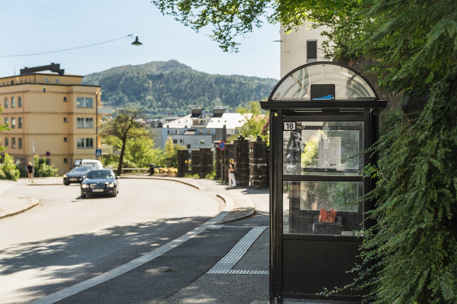 2 minutters gange til nærmeste busstopp i Skuteviksveien. Galleribilde