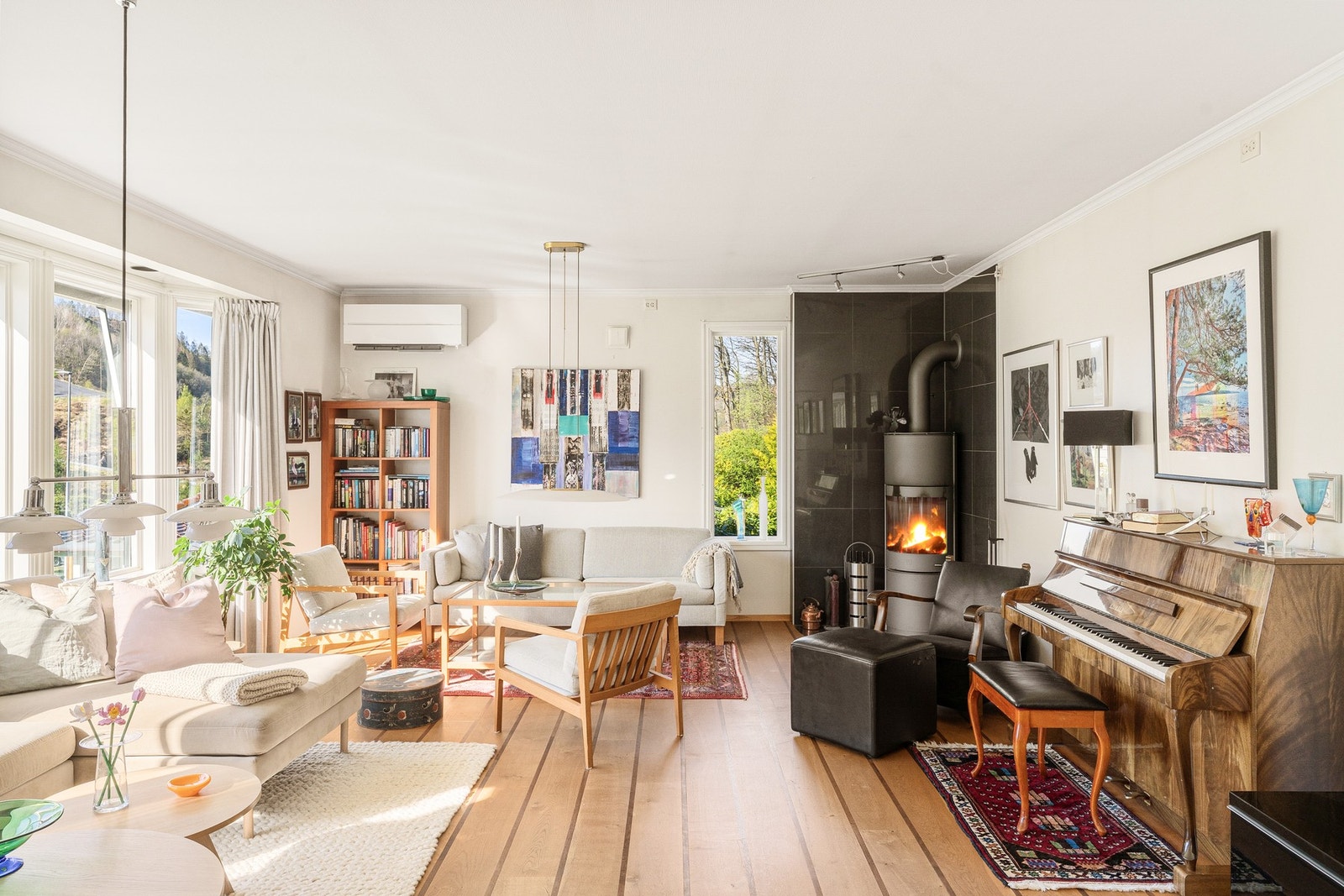 Gjennomgående velholdt bolig med lune og behagelige fargevalg Galleribilde